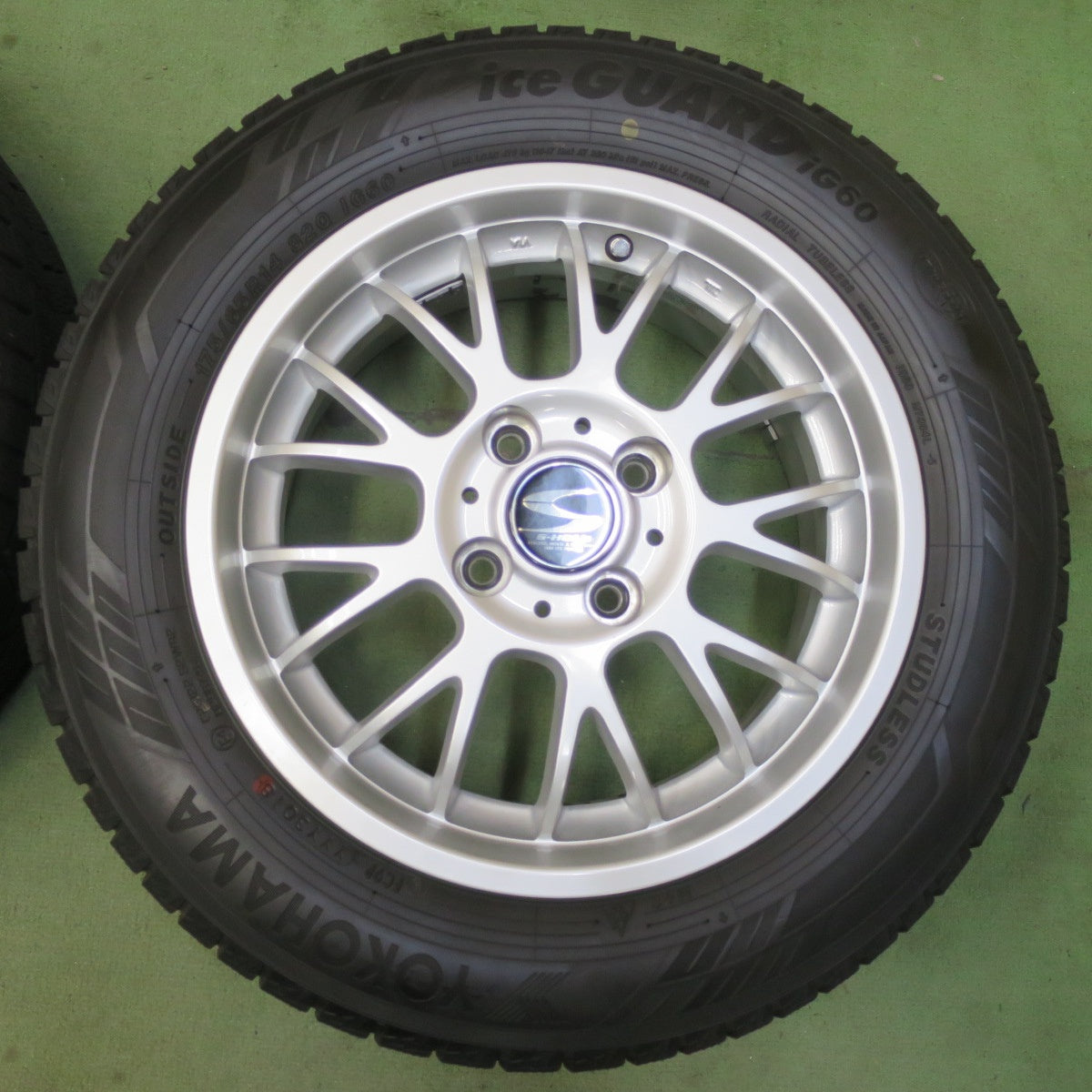 バリ溝！キレイ！9分★スタッドレス 175/65R14 ヨコハマ アイスガード iG60 S-HOLD 社外 アルミ 14インチ PCD100/4H★6052607イス