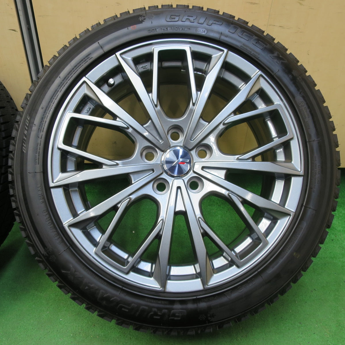 *送料無料* ほぼ未使用！23年★LEHRMEISTER L-F FIRST 215/50R18 スタッドレス グリップマックス GRIP ICE X レアマイスター PCD114.3/5H★4082703イス