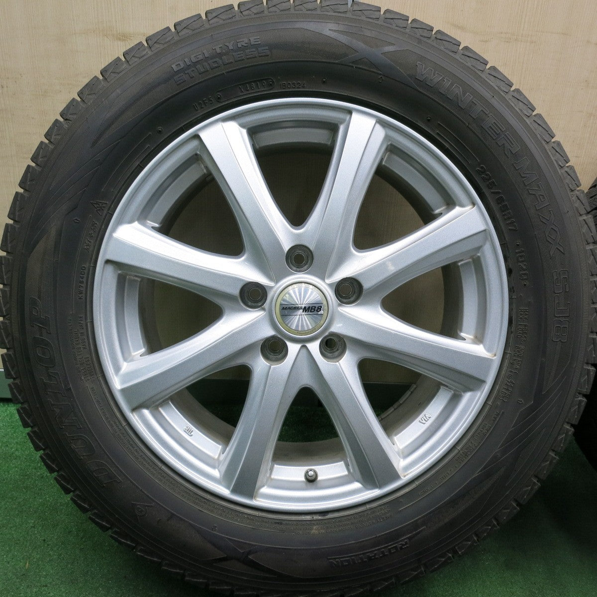 *送料無料* バリ溝！キレイ！9.5分★スタッドレス 225/65R17 ダンロップ ウインターマックス SJ8 MACBES MB8 マクベス 17インチ PCD114.3/5H★4051902HAス