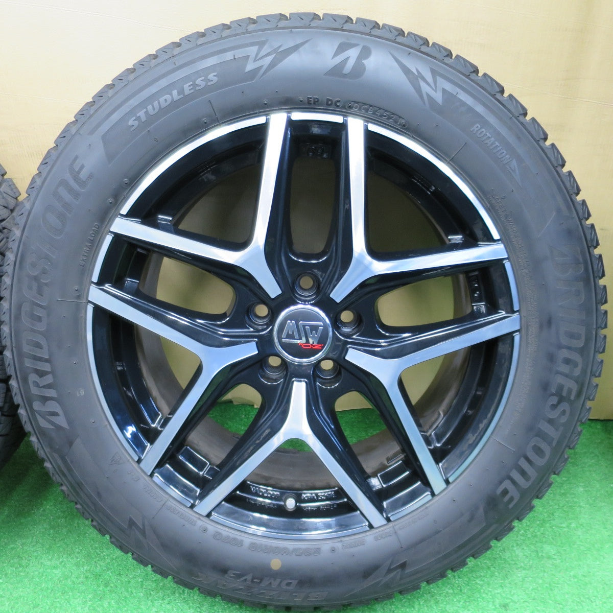 バリ溝！キレイ！9分★ベンツ 等 MSW 40 O・Z 235/60R18 スタッドレス ブリヂストン ブリザック DM-V3 18インチ OZ PCD112/5H★5122001NKス
