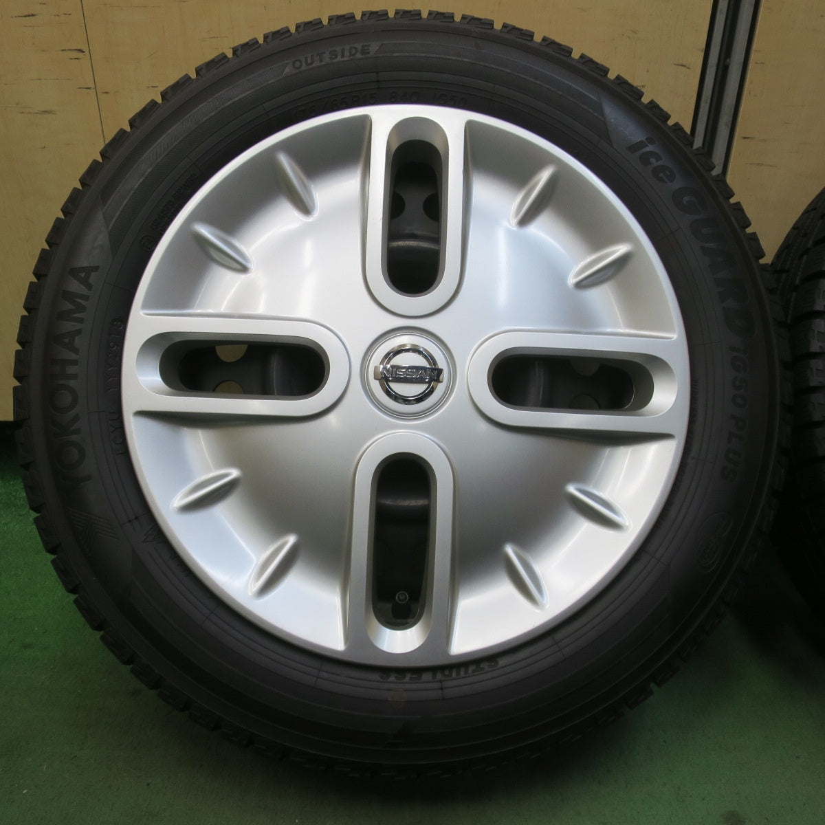 ほぼ未使用！キレイ★日産 キューブ 純正 スチール 175/65R15 スタッドレス ヨコハマ アイスガード iG50 プラス 15インチ PCD100/4H★6012807イス