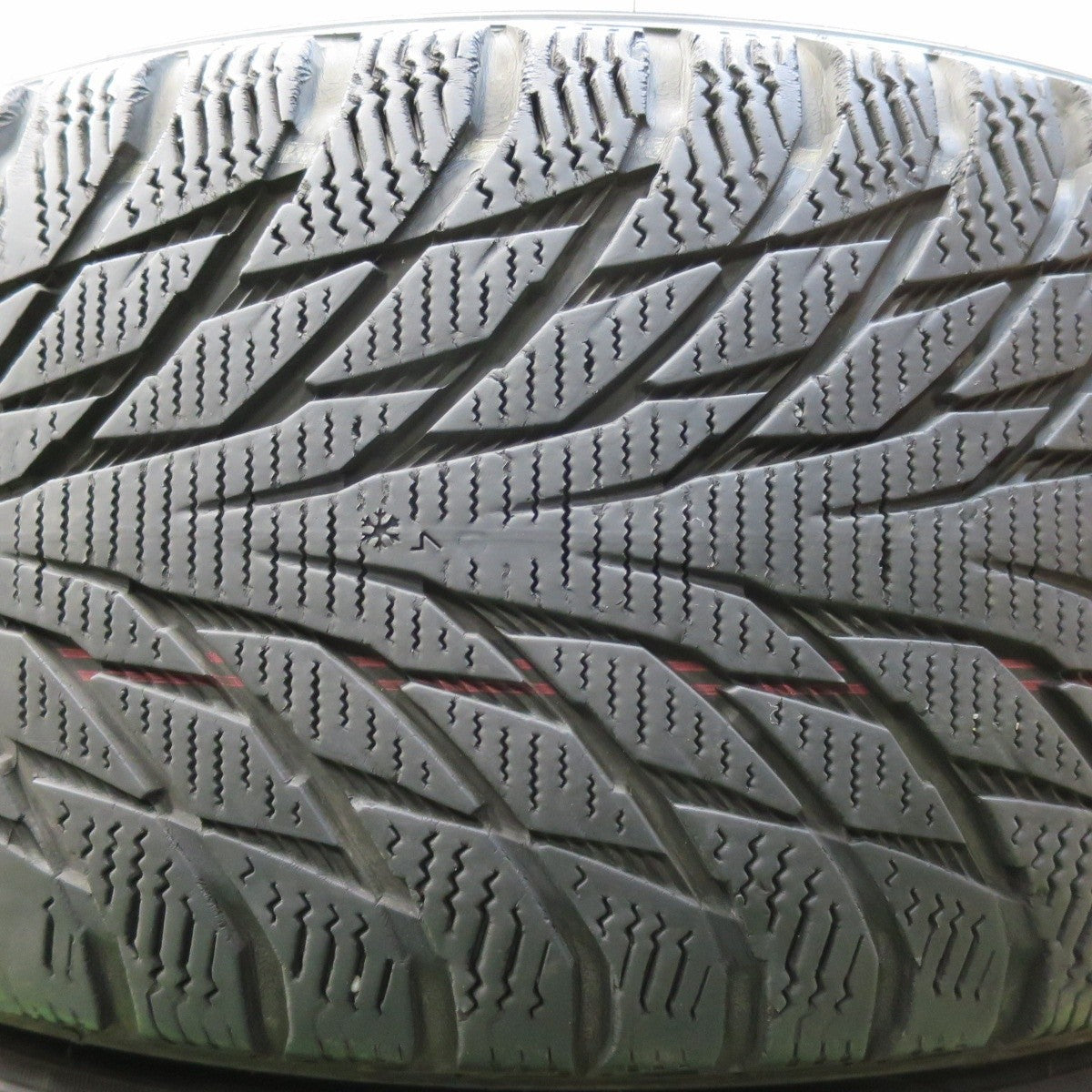 キレイ★BMW 等 MAK MFF 225/55R17 スタッドレス ノキアン ハッカペリッタ R2 FRT 17インチ PCD120/5H★4121409イス