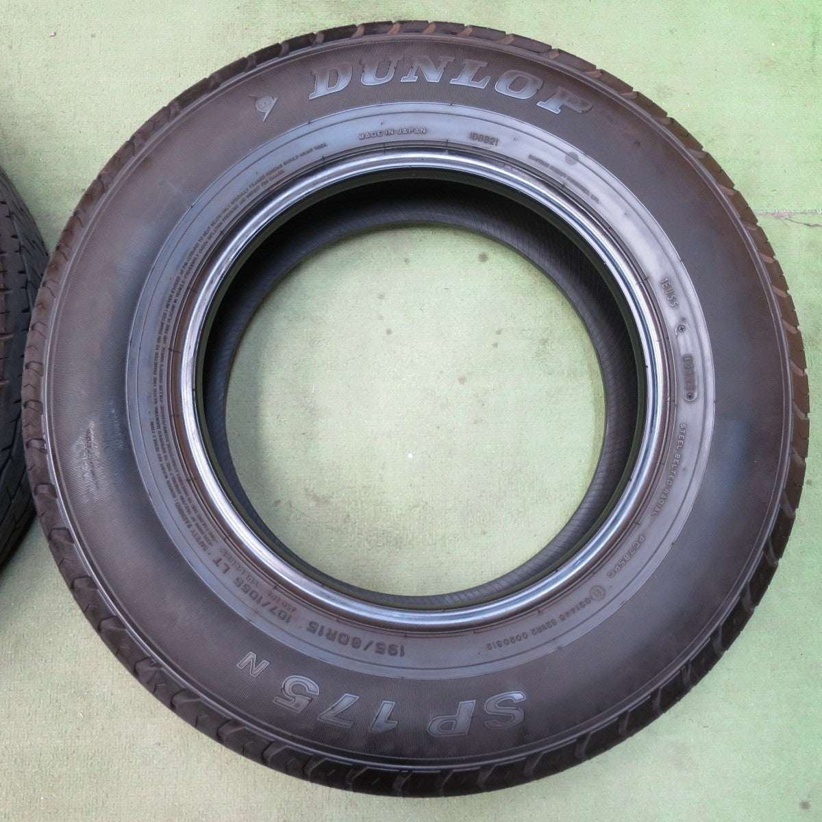 バリ溝！25年！9.5分★195/80R15 107/105S ダンロップ SP175N タイヤ 15インチ ハイエース キャラバン 等★5112212イノタ