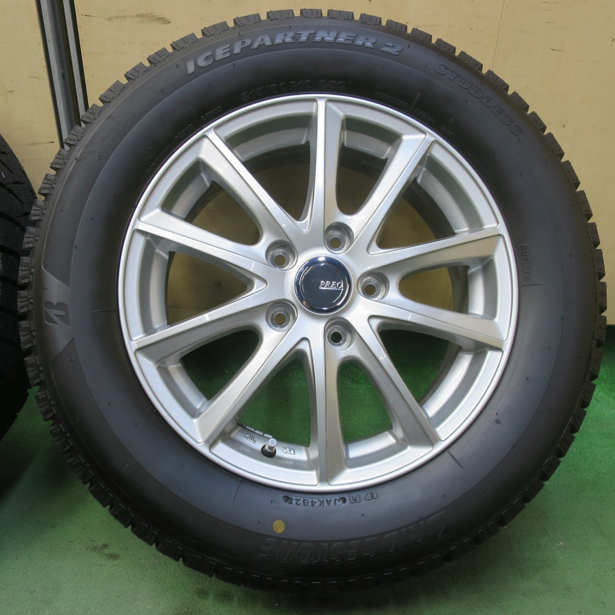 バリ溝！25年！キレイ！ほぼ10分◎スタッドレス 215/60R16 ブリヂストン アイスパートナー2 PREO プレオ 16インチ PCD114.3/5H◎6081605イス