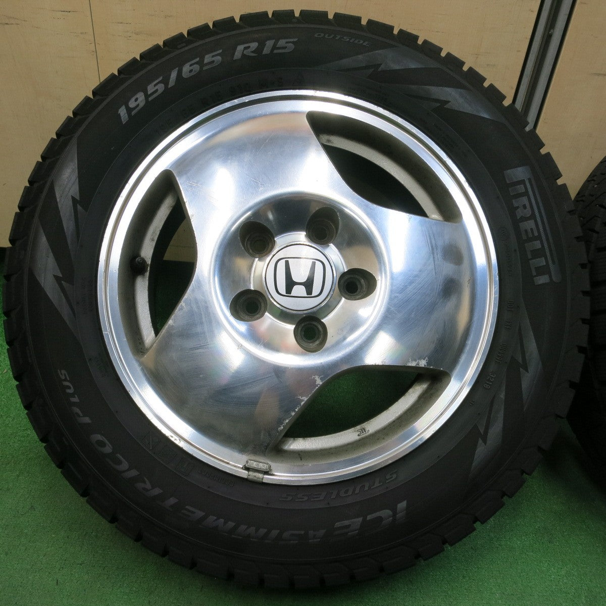 *送料無料* バリ溝！9.5分以上★ホンダ ステップワゴン 純正 195/65R15 スタッドレス ピレリ アイスアシンメトリコ プラス PCD114.3/5H★4041002イス