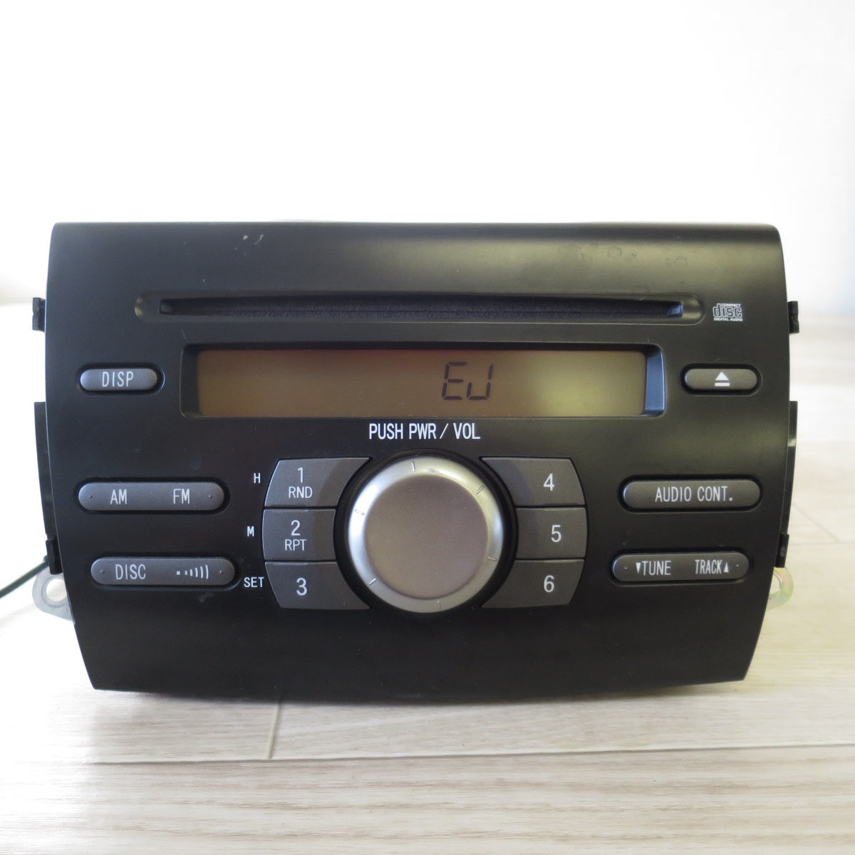 [送料無料] ◇ダイハツ L175S ムーヴ 純正 カー オーディオ 86180-B2410 CQ-JD8601AK CD デッキ プレーヤー◇