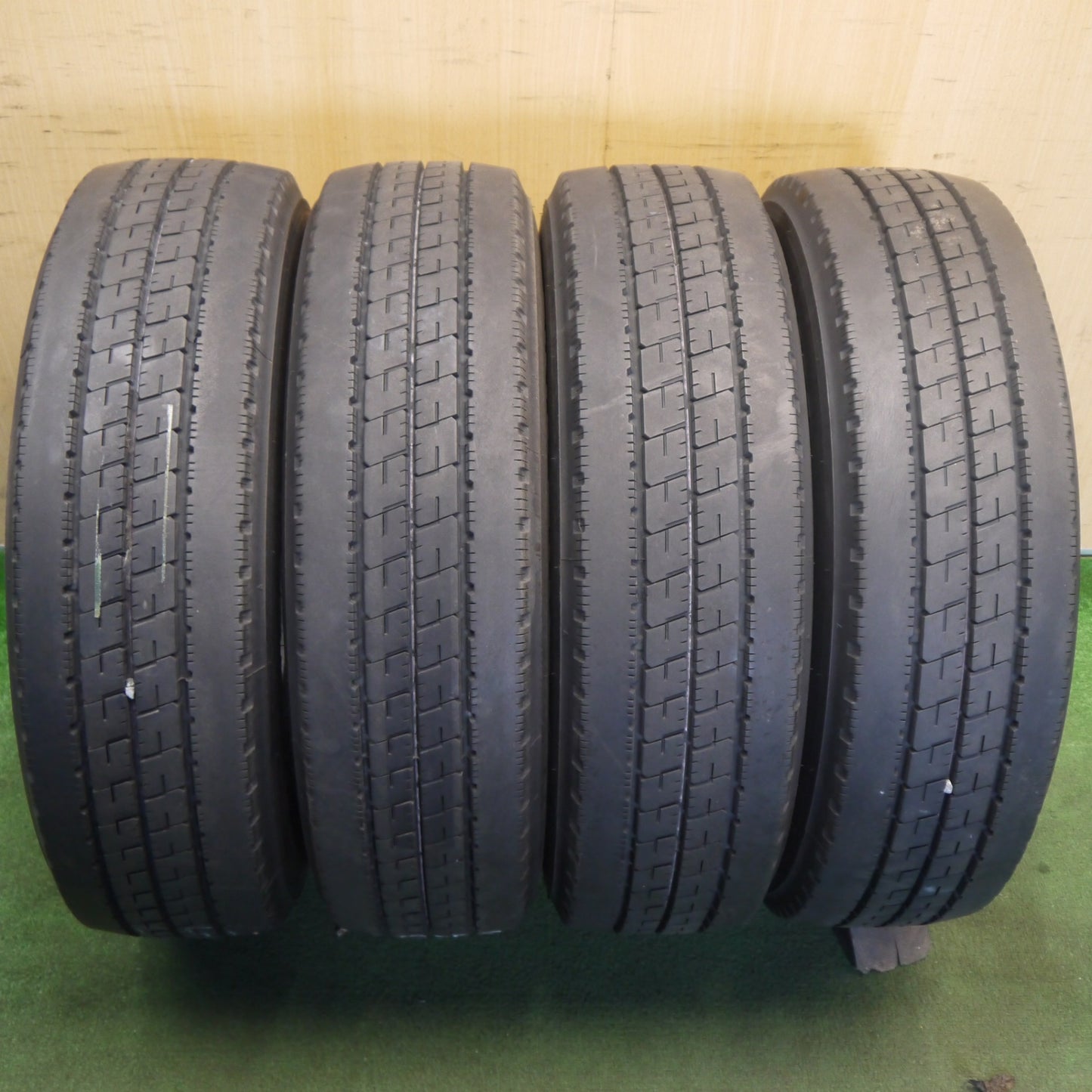 4本価格！23年★トラック タイヤ 215/70R17.5 118/116N ブリヂストン デュラビス R207 DURAVIS 17.5インチ★6053108KKスタ