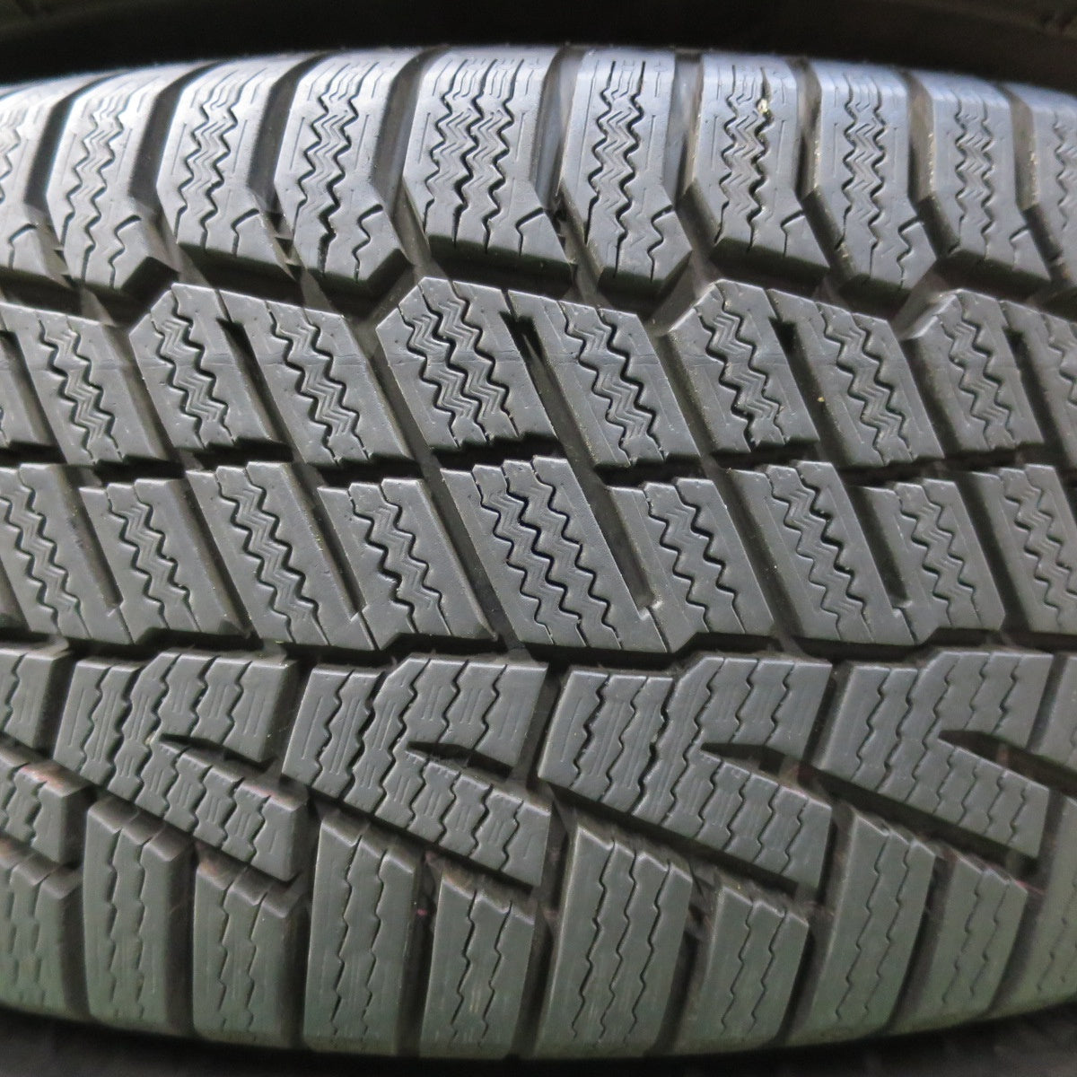 [送料無料] バリ溝！22年！キレイ！9.5分以上★ロッキー ライズ 等 195/65R16 スタッドレス コンチネンタル ノースコンタクト NC6 VELVA CHARGE ヴェルヴァ PCD100/5H★5011706イス