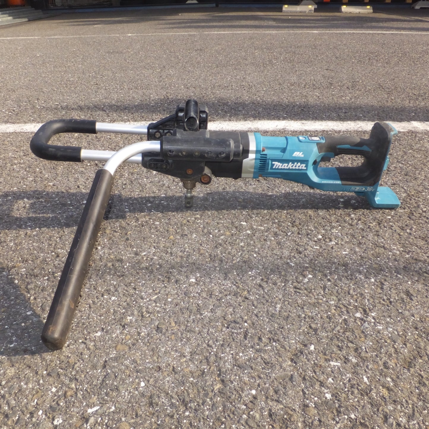 [送料無料] 岐阜発★マキタ makita 充電式アースオーガ DG460D 36V 本体のみ　アースオーガビット 2点 セット★