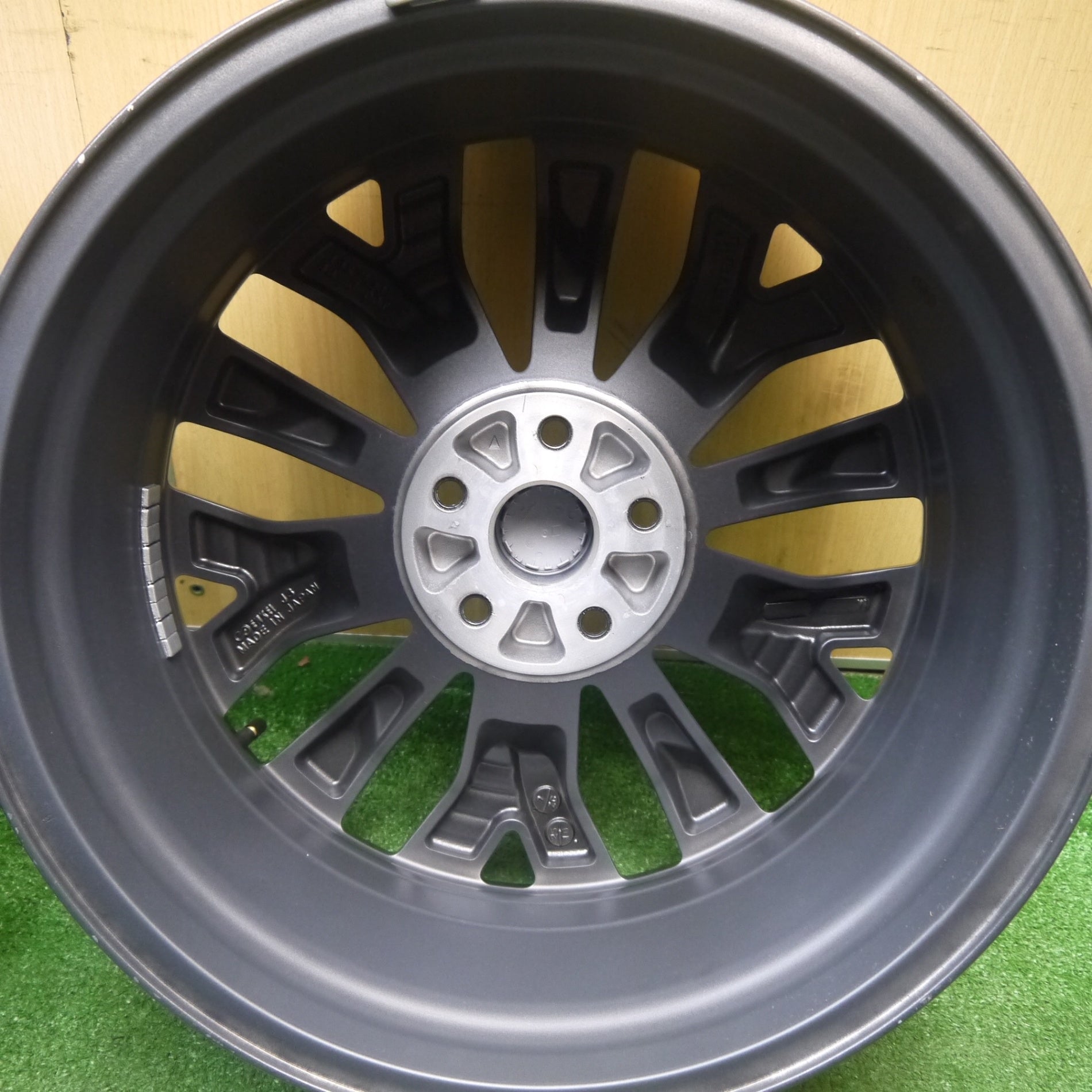新車外し］スバル フォレスター Premium S：HEV EX 純正19インチ