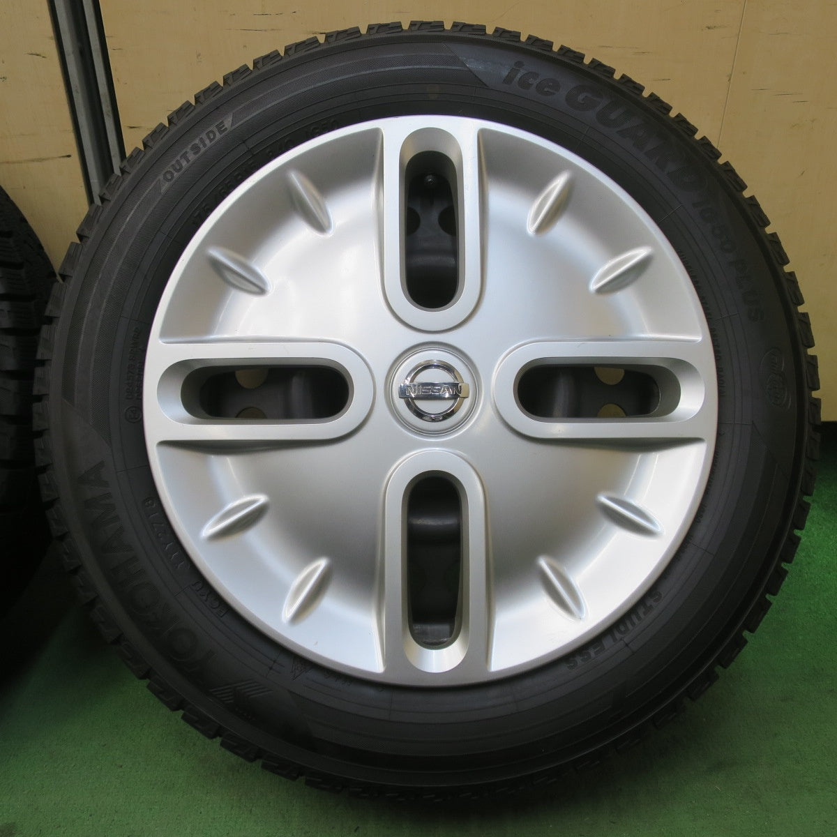 ほぼ未使用！キレイ★日産 キューブ 純正 スチール 175/65R15 スタッドレス ヨコハマ アイスガード iG50 プラス 15インチ PCD100/4H★6012807イス