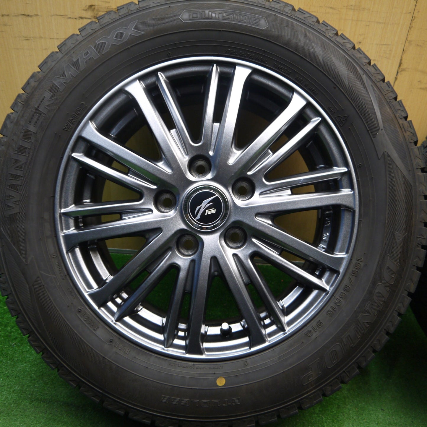 バリ溝！21年！キレイ！9分★スタッドレス 195/65R15 ダンロップ ウインターマックス WM02 Fang ファング 15インチ PCD114.3/5H★5041408Hス