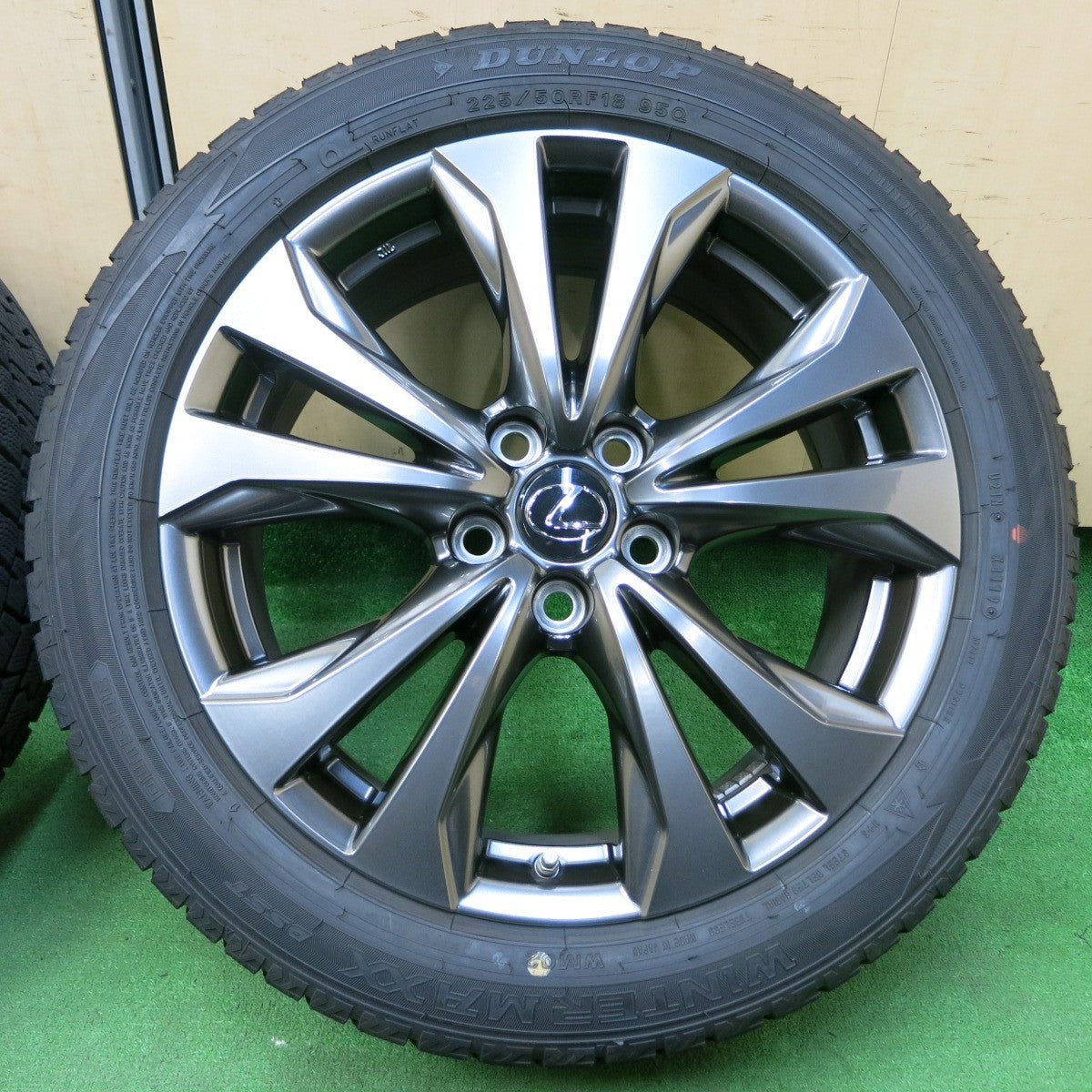 *送料無料* センサー付！バリ溝！キレイ！9.5分★レクサス UX250h Fスポーツ 純正 225/50R18 スタッドレス ダンロップ ウインターマックス WM02 DSST PCD114.3/5H★4051006イス