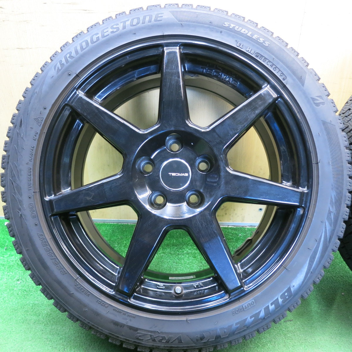 バリ溝！9分◎アルファロメオ 等 TECMAG Type 207R 225/45R17 スタッドレス ブリヂストン ブリザック VRX2 テクマグ 17インチ PCD110/5H◎6081308HAス