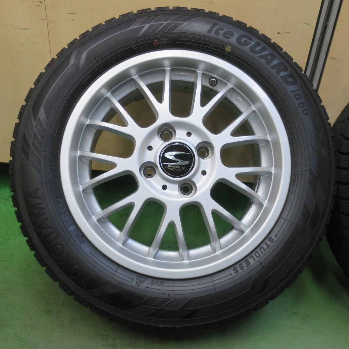 バリ溝！キレイ！9分★スタッドレス 175/65R14 ヨコハマ アイスガード iG60 S-HOLD 社外 アルミ 14インチ PCD100/4H★6052607イス