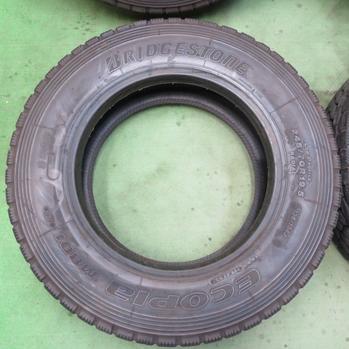 バリ溝！25年！9.5分★トラック タイヤ 245/70R19.5 136/134J ブリヂストン エコピア M801 Ⅱ ミックス オールシーズン 19.5インチ★6020609イスタ