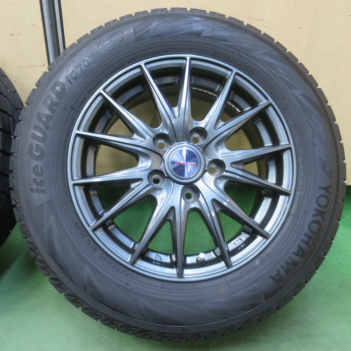 バリ溝！キレイ！9分★スタッドレス 195/65R15 ヨコハマ アイスガード iG70 VELVA SPORTZ ヴェルヴァ 15インチ PCD114.3/5H★6050802イス