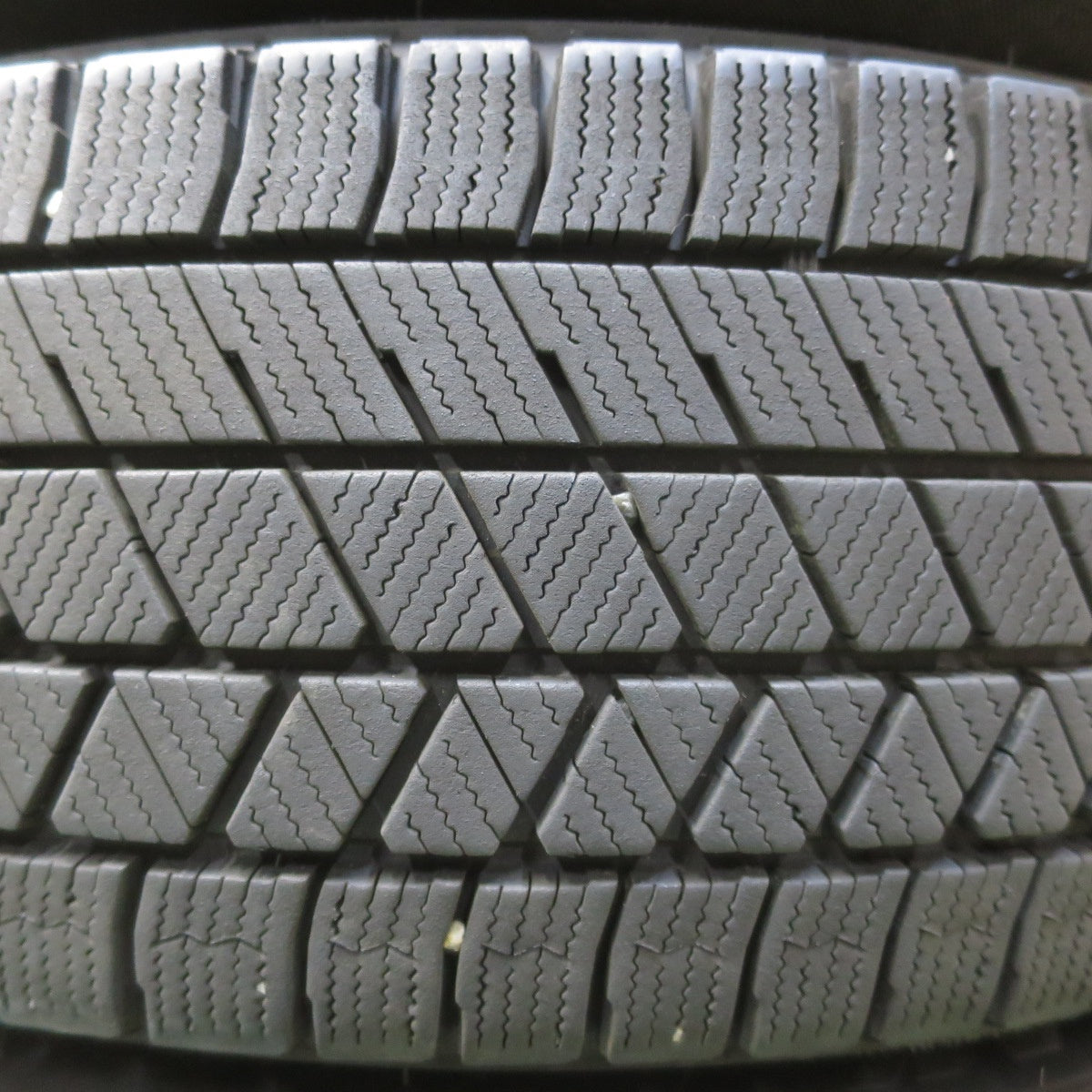 バリ溝！キレイ！9分★プリウス 等 185/65R15 スタッドレス ブリヂストン ブリザック VRX3 DepleX デプレックス 15インチ PCD100/5H★6022306イス