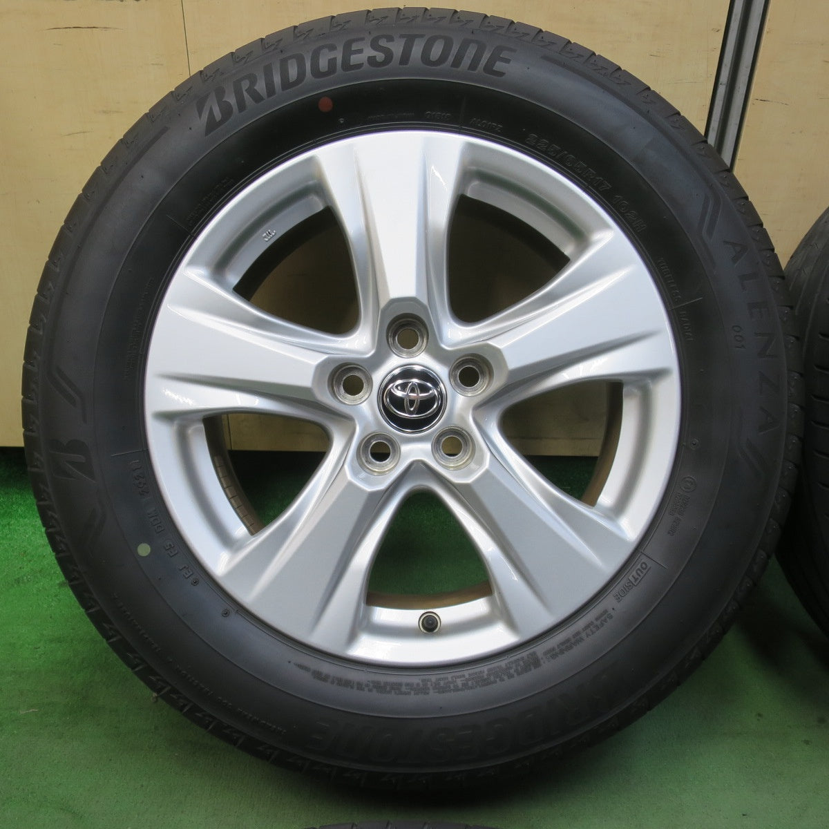 キレイ！21年★トヨタ 50系 RAV4 純正 225/65R17 ブリヂストン アレンザ 001 17インチ PCD114.3/5H★5112404イノ