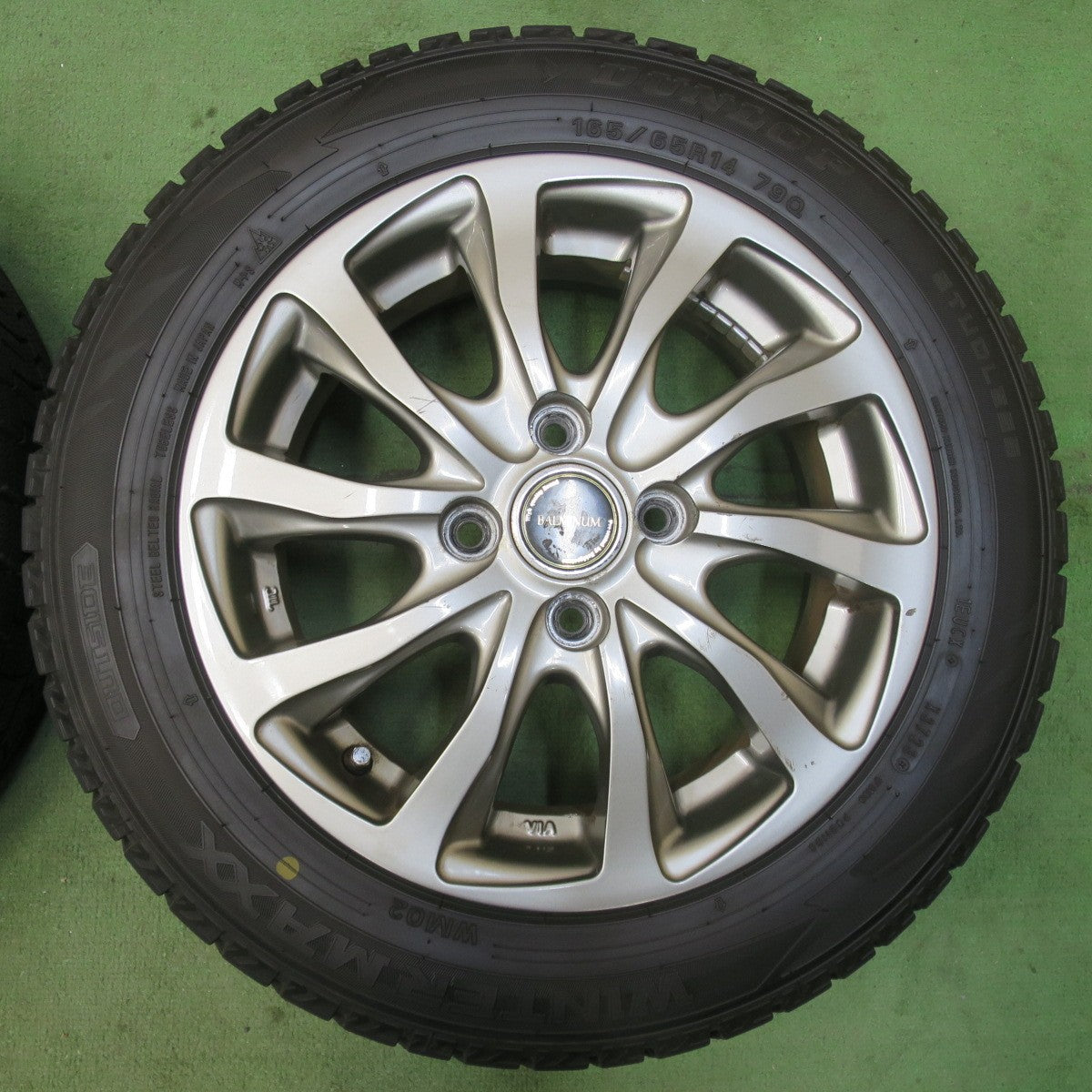 バリ溝！23年！9.5分★スタッドレス 165/65R14 ダンロップ ウインターマックス WM02 BALMINUM TR10 バルミナ 14インチ PCD100/4H★5120404イス