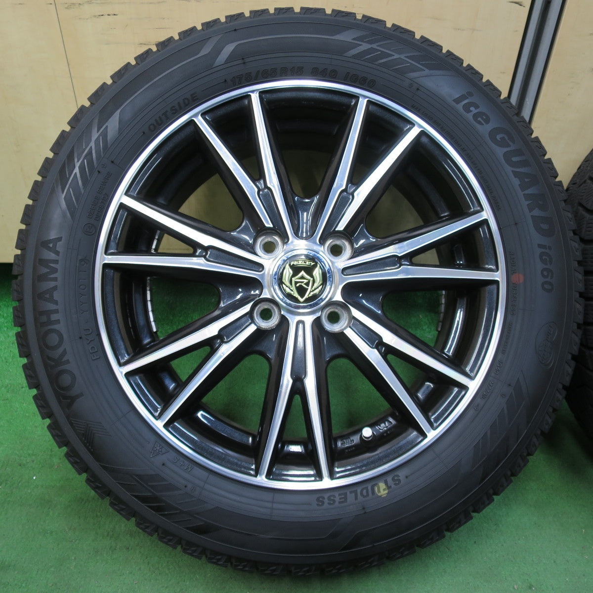 [送料無料] バリ溝！9分★スタッドレス 175/65R15 ヨコハマ アイスガード iG60 RiZLEY ライツレー 15インチ PCD100/4H★5011315イス