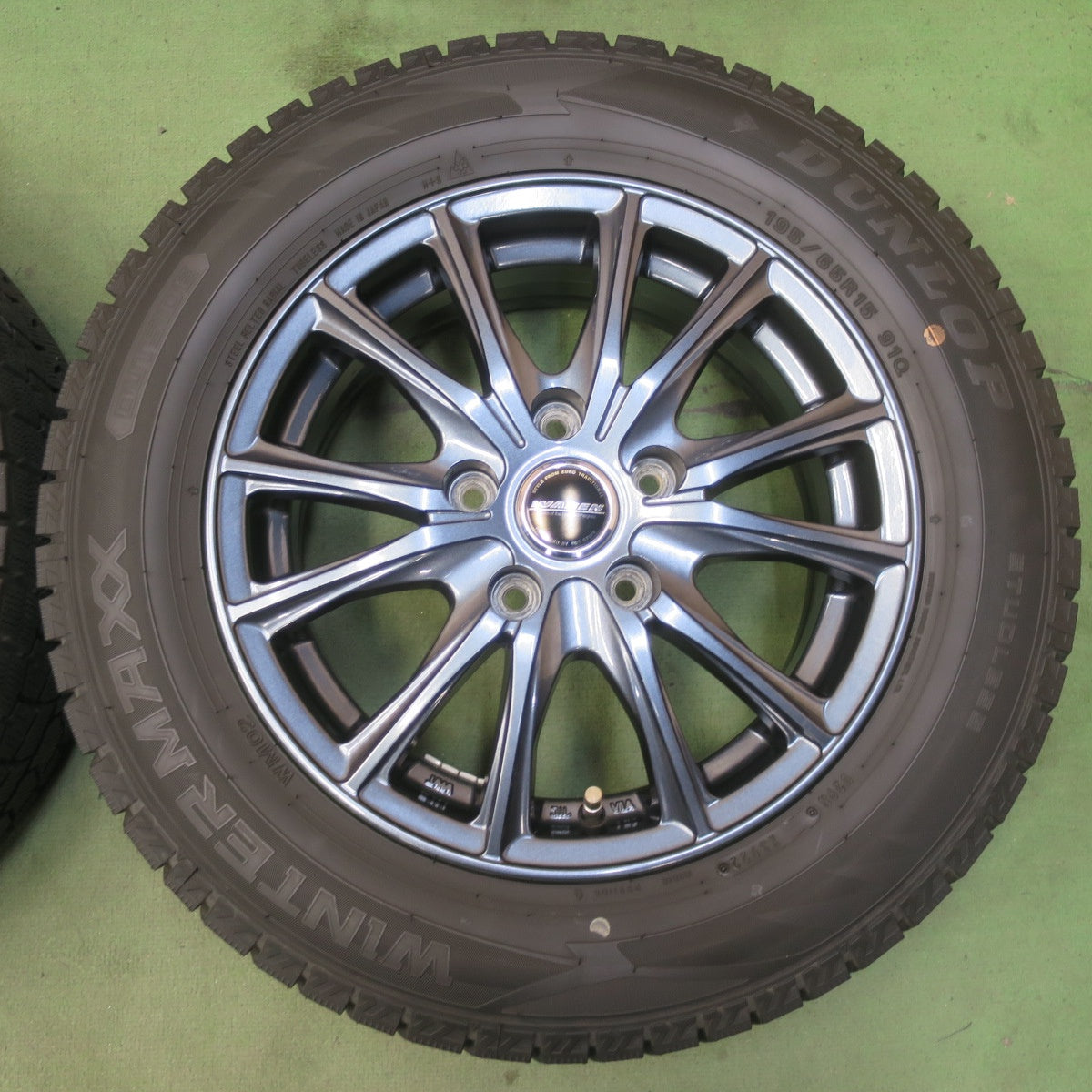 バリ溝！22年！キレイ！9.5分◎スタッドレス 195/65R15 ダンロップ ウインターマックス WM02 WAREN ヴァーレン 15インチ PCD114.3/5H◎6083115イス