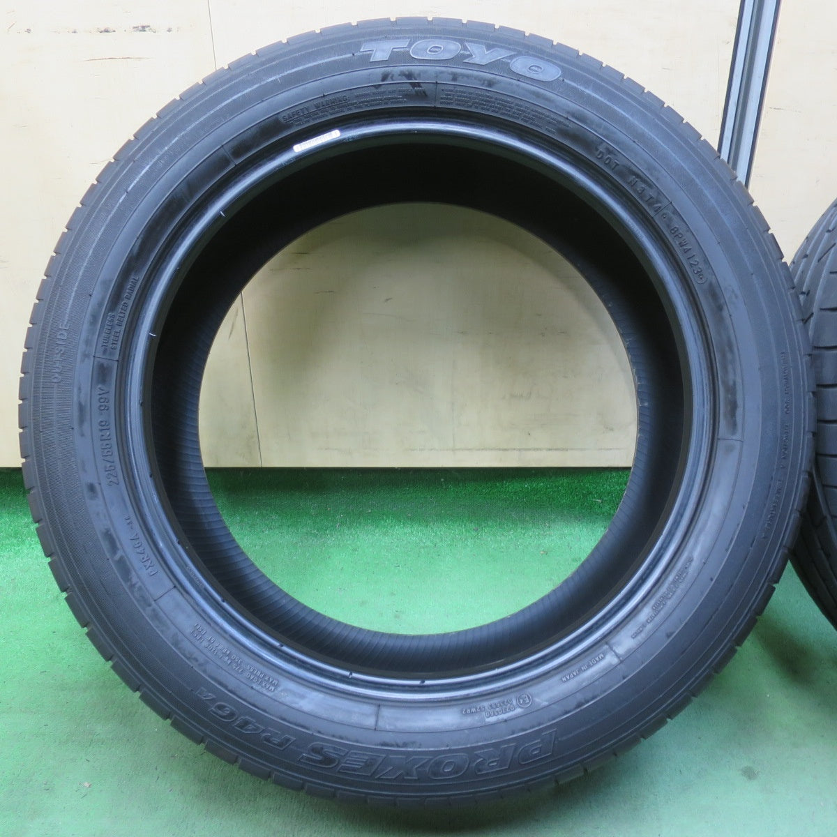 バリ溝！23年！9分★225/55R19 トーヨー プロクセス R46A タイヤ 19インチ 40系 アルファード ヴェルファイア ハリアー 等★6010709イノタ