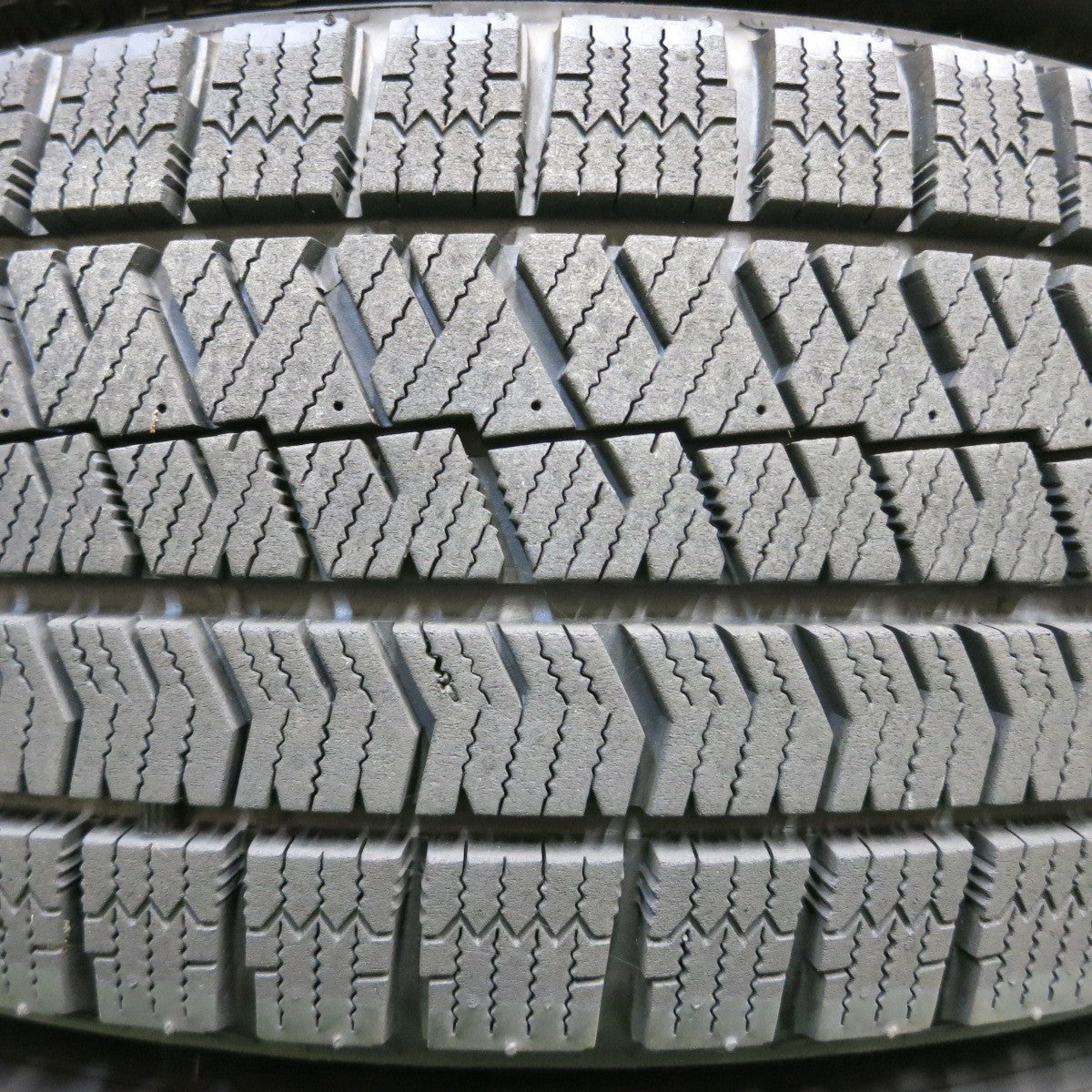 *送料無料* バリ溝！キレイ！9.5分★スタッドレス 195/65R16 ブリヂストン ブリザック VRX2 BALMINUM バルミナ 16インチ PCD100/4H★4040614イス