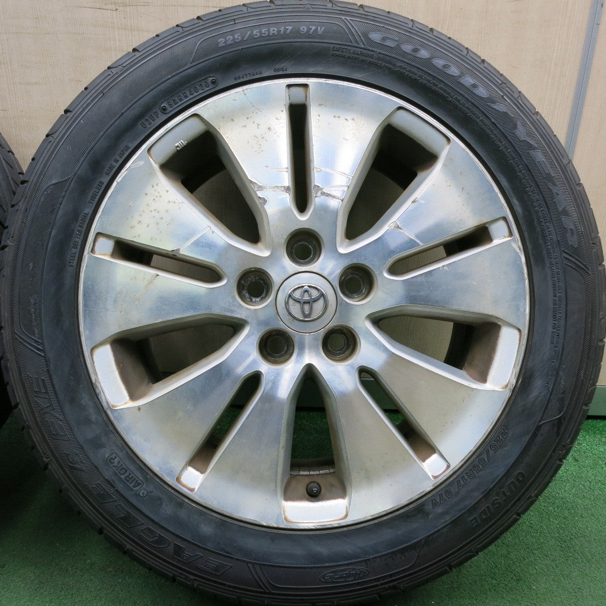 *送料無料* バリ溝！21年！9.5分★トヨタ 10系 アルファード 純正 225/55R17 グッドイヤー イーグル LS EXE ダンロップ VEURO 304 PCD114.3/5H★4060904HAノ