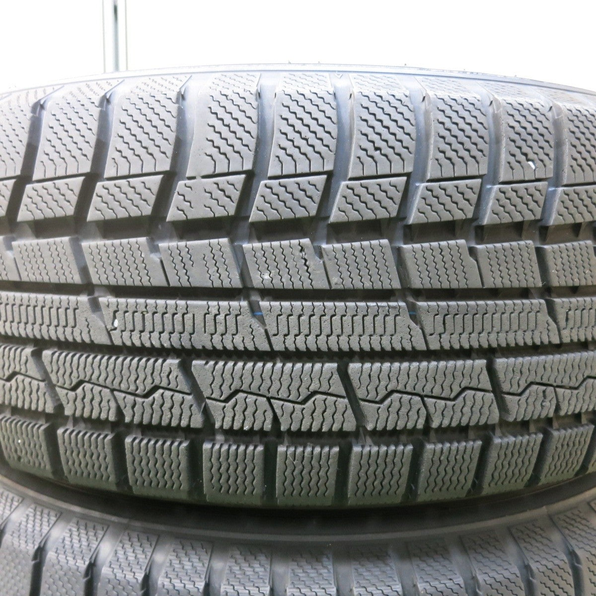 バリ溝！キレイ！9.5分★スタッドレス 225/65R17 トーヨー ウインター トランパス TX LAYCEA レイシア 17インチ PCD114.3/5H★4111904SYス