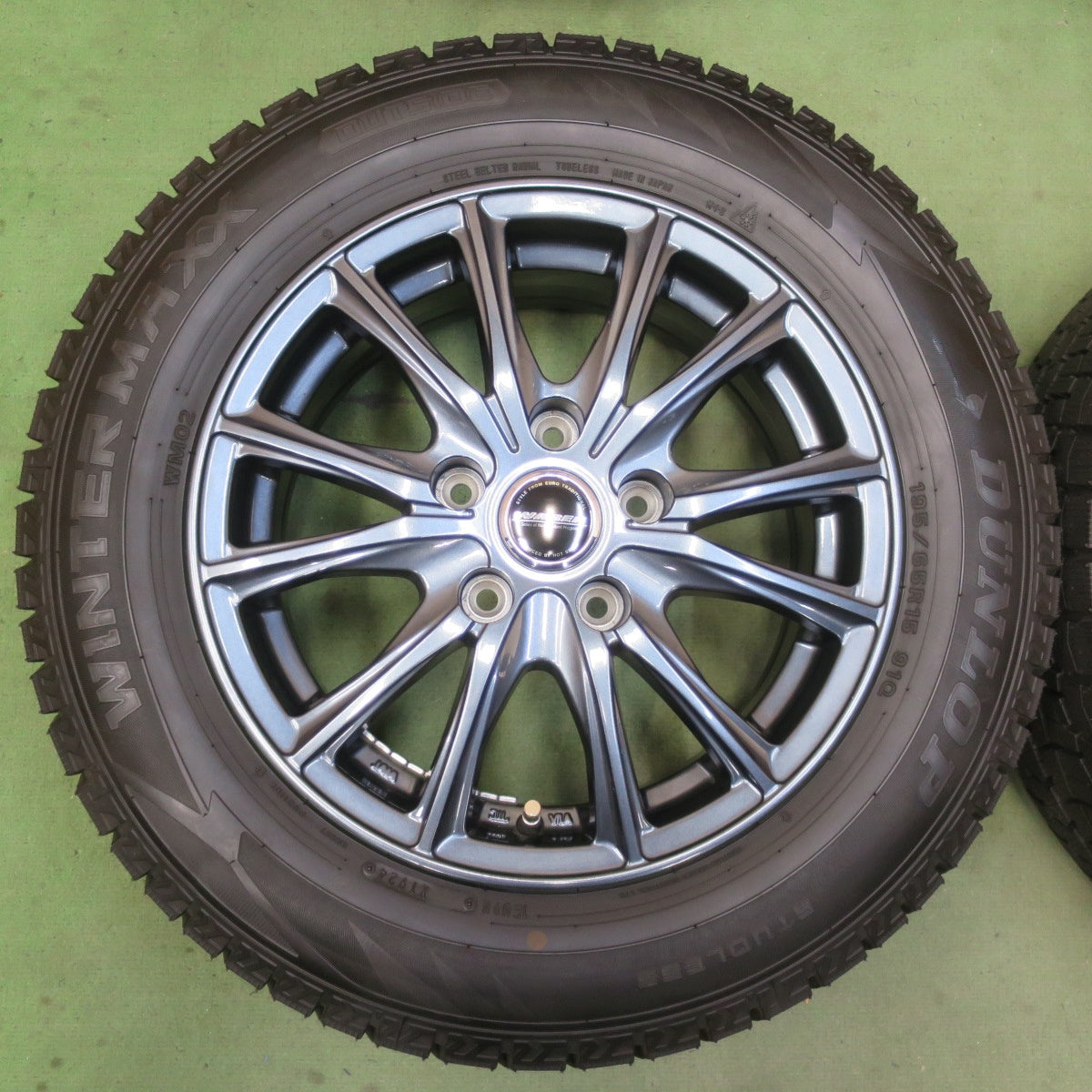 バリ溝！24年！キレイ！ほぼ10分★スタッドレス 195/65R15 ダンロップ ウインターマックス WM02 WAREN ヴァーレン 15インチ PCD114.3/5H★6060905イス