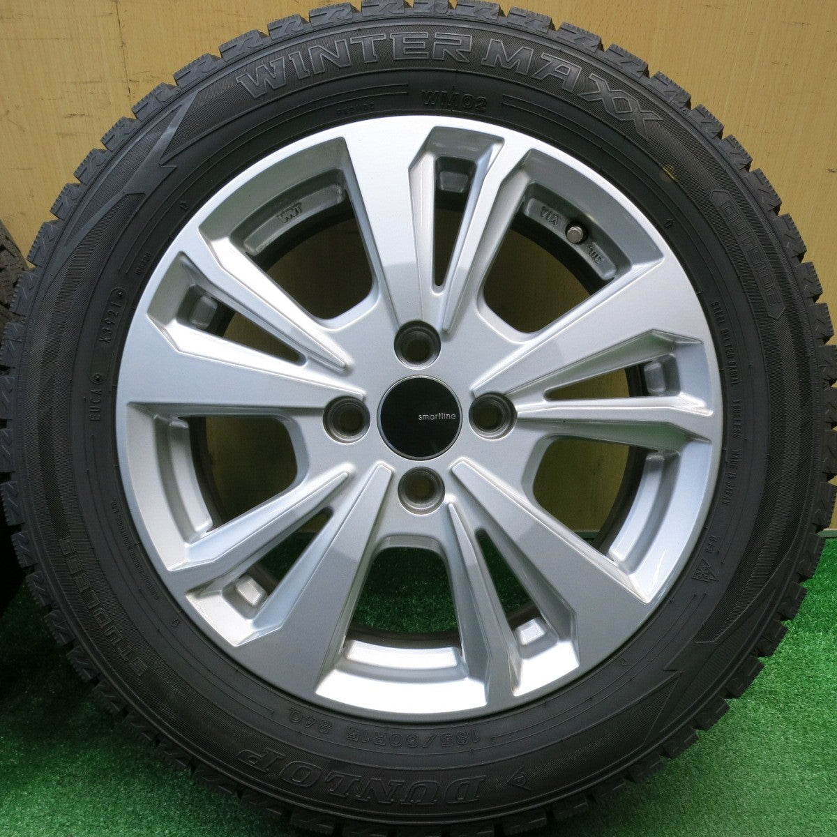 バリ溝！21年！キレイ！9分★トゥインゴ スマート フォーツー 等 smartline 365 165/65R15 185/60R15 スタッドレス ダンロップ ウインターマックス WM02 スマートライン 15インチ PCD100/4H★5112910HAス