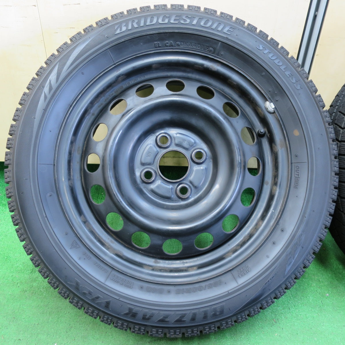 *送料無料* バリ溝！9.5分以上★スタッドレス 185/60R15 ブリヂストン ブリザック VRX スチール ホイール 15インチ PCD100/4H★4060704イス