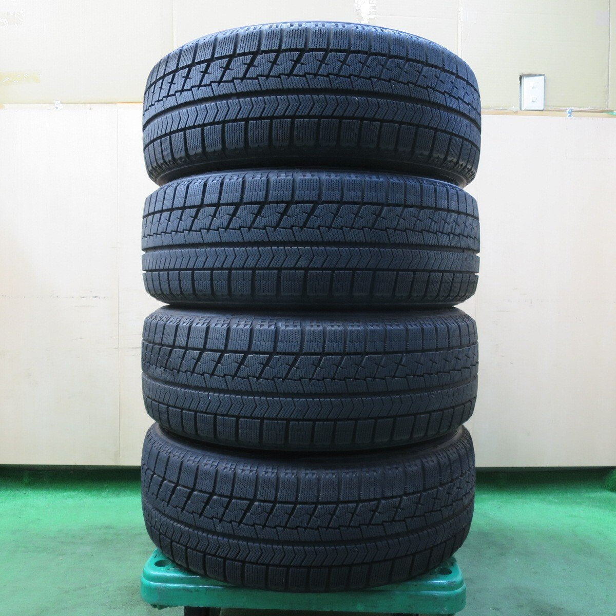 バリ溝！8.5分★BMW 等 AGA Welt TAS 225/60R17 スタッドレス ブリヂストン ブリザック VRX 17インチ ヴェルト PCD120/5H★5022706イス