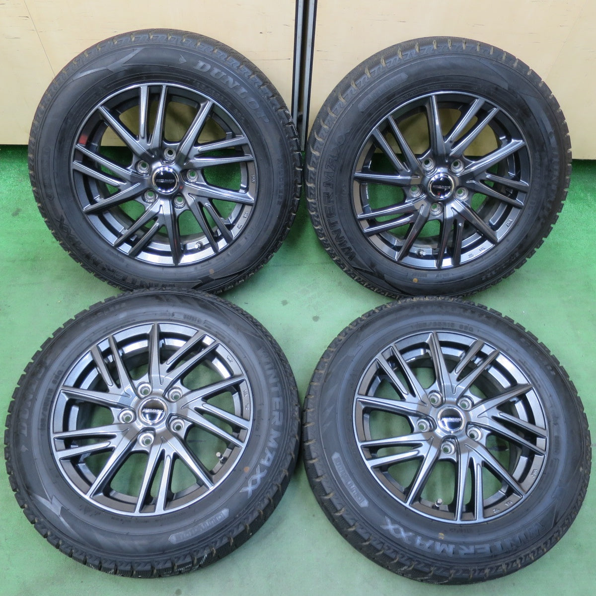 バリ溝！キレイ！9.5分★スタッドレス 185/65R15 ダンロップ ウインターマックス WM02 WAREN ヴァーレン 15インチ PCD114.3/5H★5123104イス