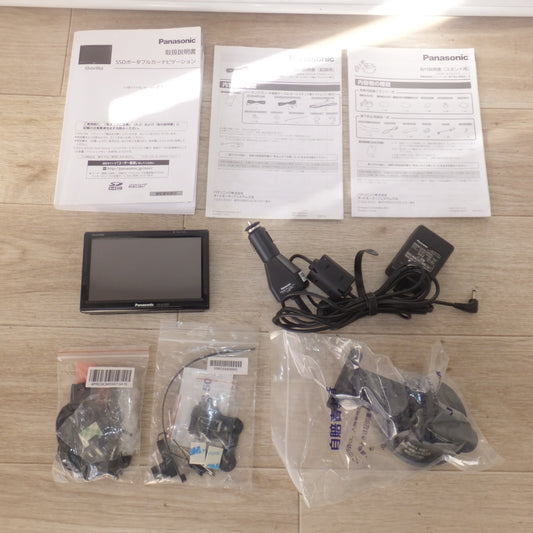 [送料無料] ★パナソニック Panasonic 2013年製 SSDポータブルカーナビゲーション CN-GL320D★