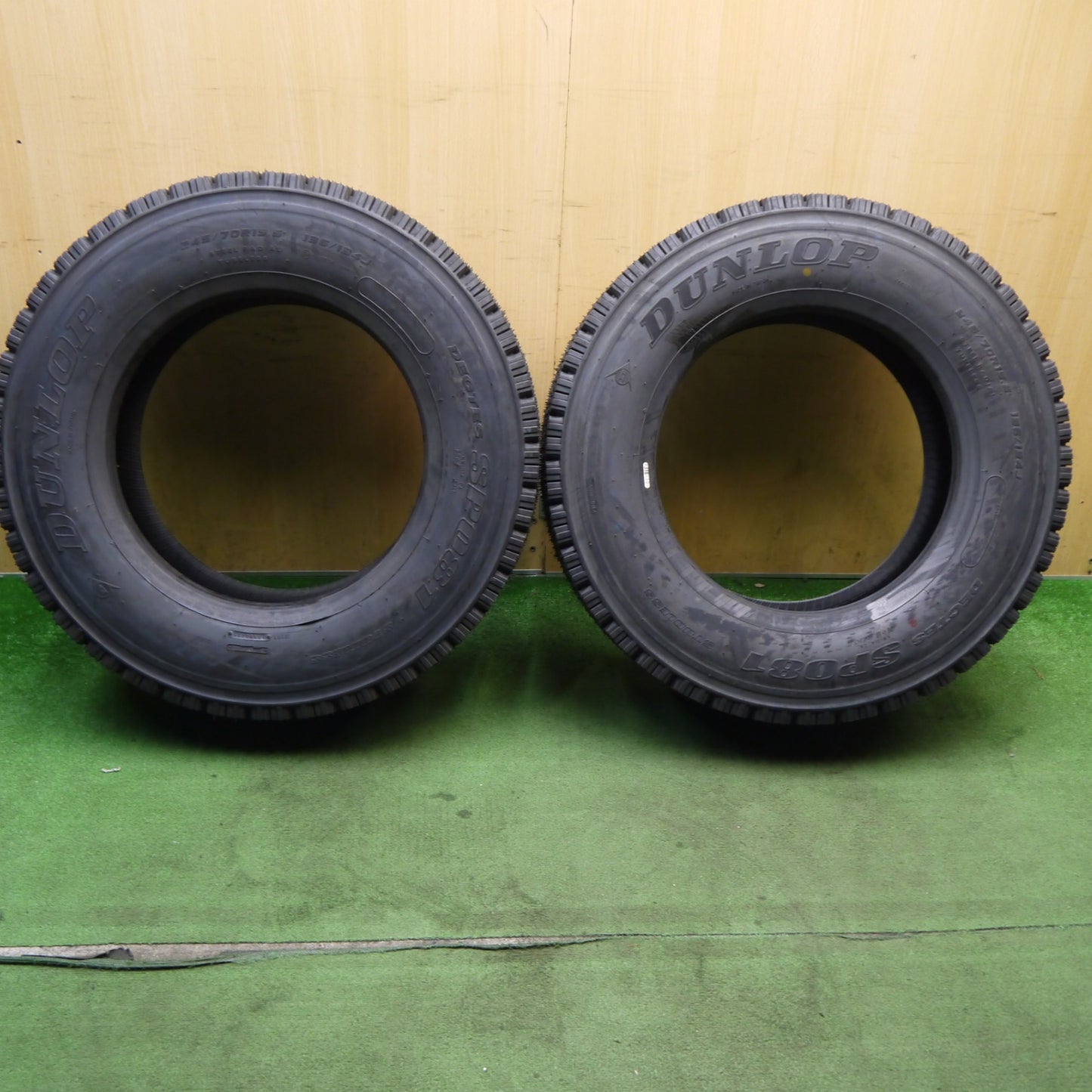 未使用！25年！2本★トラック タイヤ 245/70R19.5 136/134J スタッドレス ダンロップ デクテス SP081 DECTES 19.5インチ★6070111KKスタ