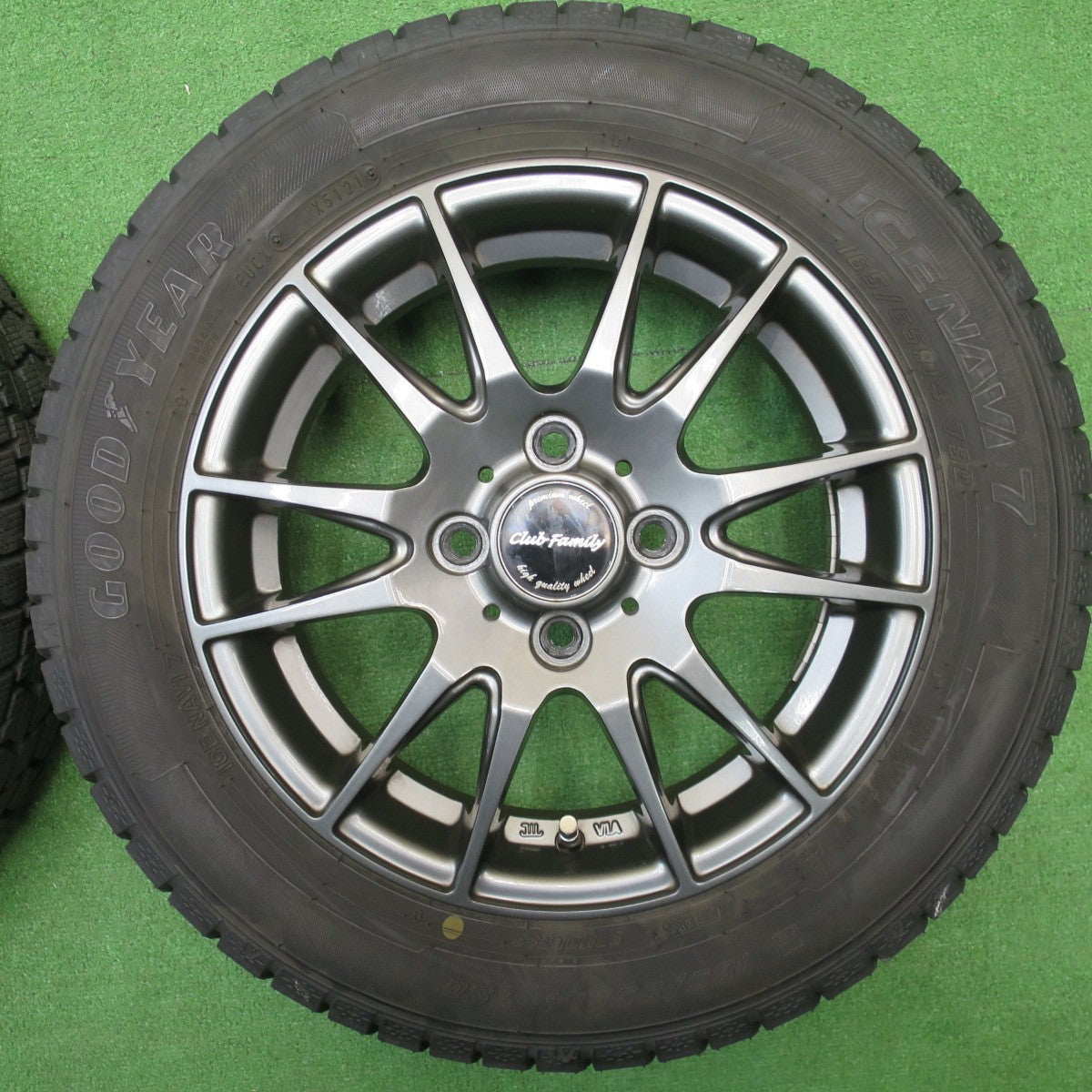 バリ溝！キレイ！9.5分★スタッドレス 165/65R14 グッドイヤー アイスナビ7 Club Family クラブファミリー 14インチ 軽サイズ ハスラー キャスト 等 PCD100/4H★5122406NJス