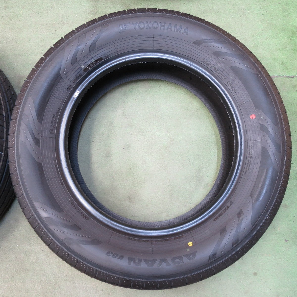 新車外し！26年★225/65R17 ヨコハマ アドバン V03 タイヤ 17インチ 40系 アルファード RAV4 ハリアー CX-5 等★6061209イノタ