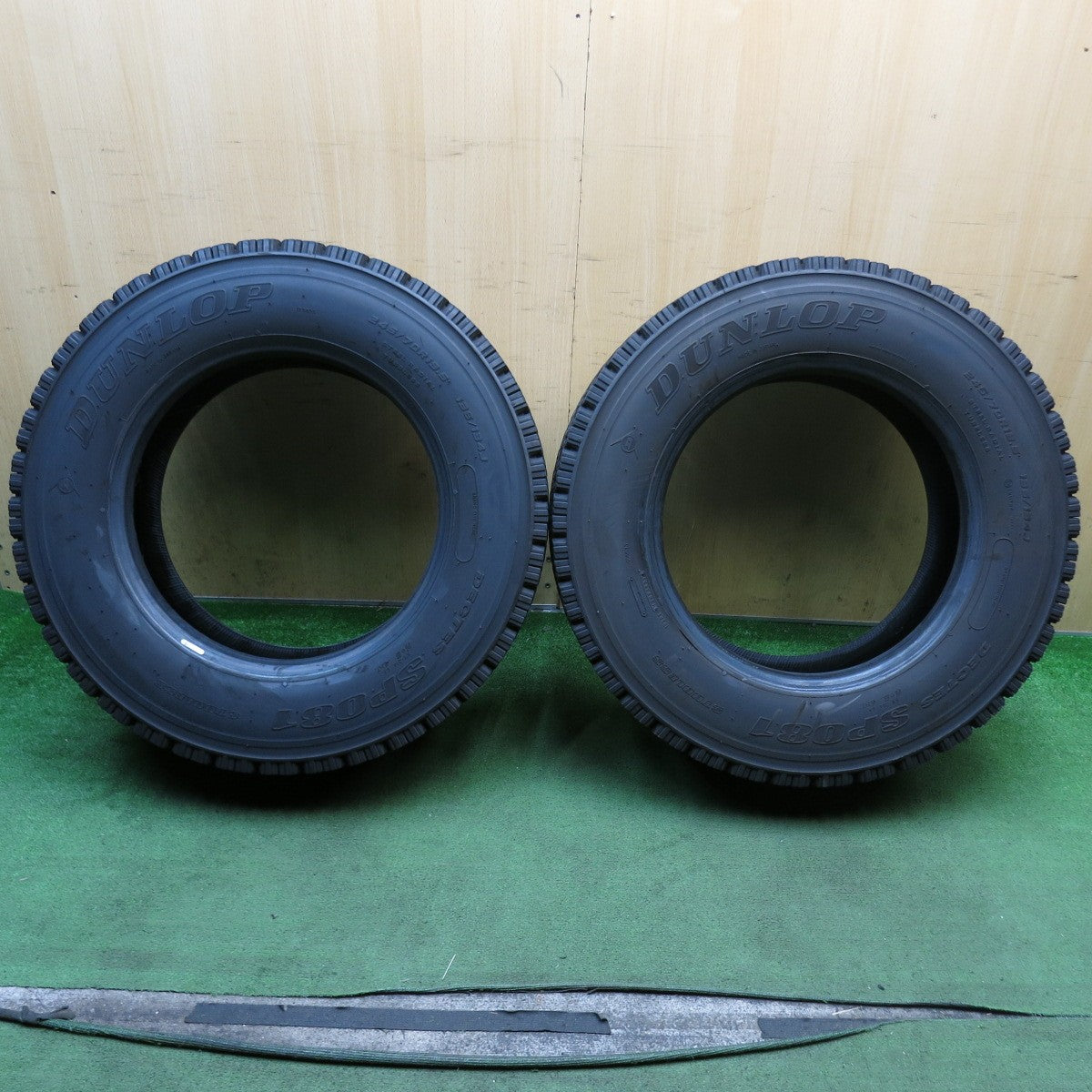 2本価格！25年◎トラック タイヤ 245/70R19.5 136/134J スタッドレス ダンロップ デクテス SP081 19.5インチ◎6090202KKスタ