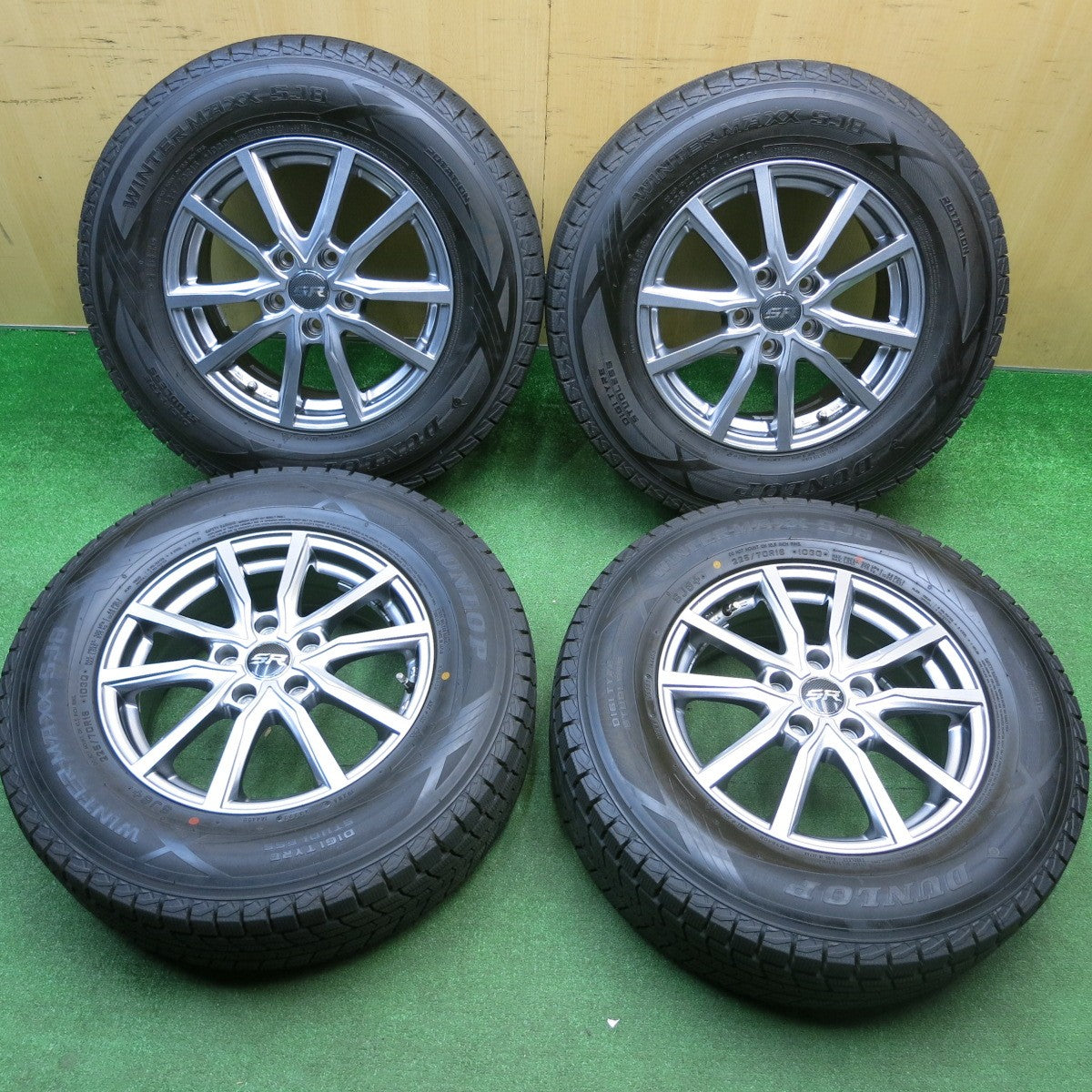 バリ溝！22年！キレイ！9.5分★スタッドレス 225/70R16 ダンロップ ウインターマックス SJ8 SJ8+ STRANGER ストレンジャー 16インチ PCD114.3/5H★5121315HAス