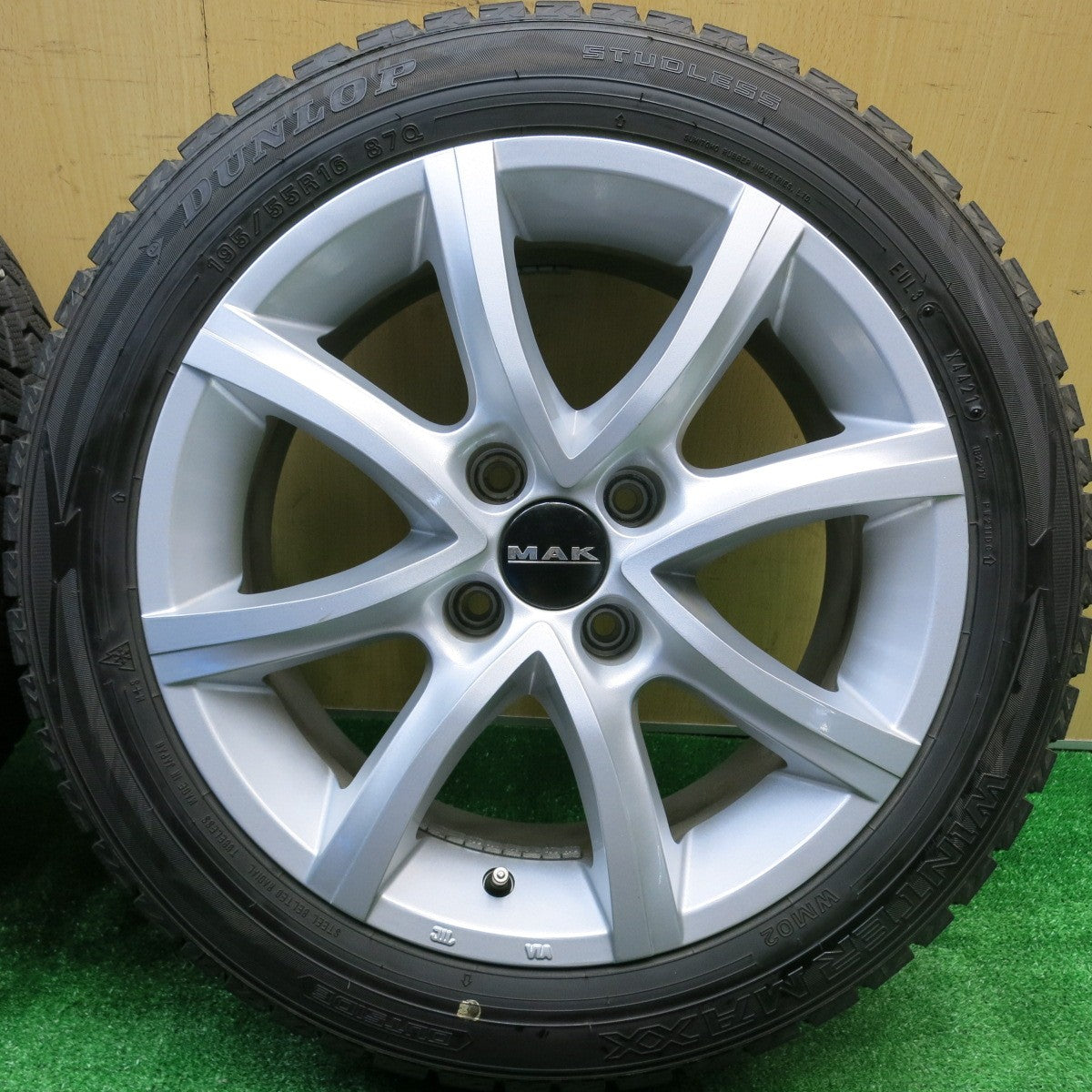 バリ溝！21年！9.5分★シトロエン プジョー 等 MAK ANTIBES 195/55R16 スタッドレス ダンロップ ウインターマックス WM02 16インチ アンチバス PCD108/4H★5102303HAス