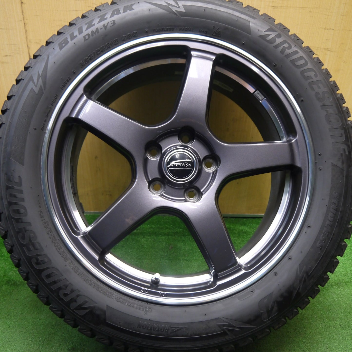 バリ溝！23年！キレイ！9.5分★スタッドレス 225/55R18 ブリヂストン ブリザック DM-V3 F Direction WS5 Fディレクション 18インチ PCD114.3/5H★5051307Hス