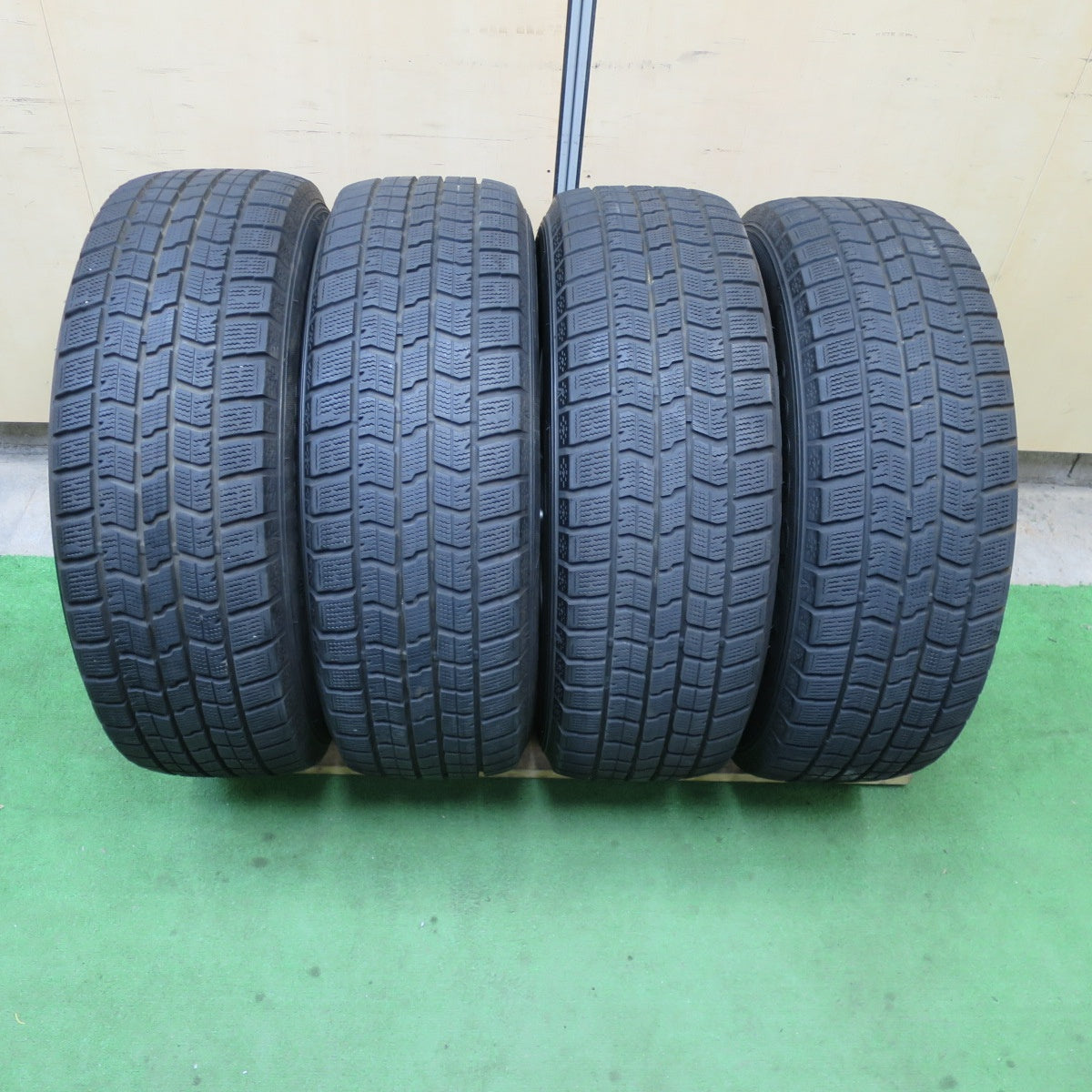 バリ溝！キレイ！9分★スタッドレス 215/65R16 グッドイヤー アイスナビ7 ravrion LUMIERE ラブリオン 16インチ PCD114.3/5H★5052801TTス