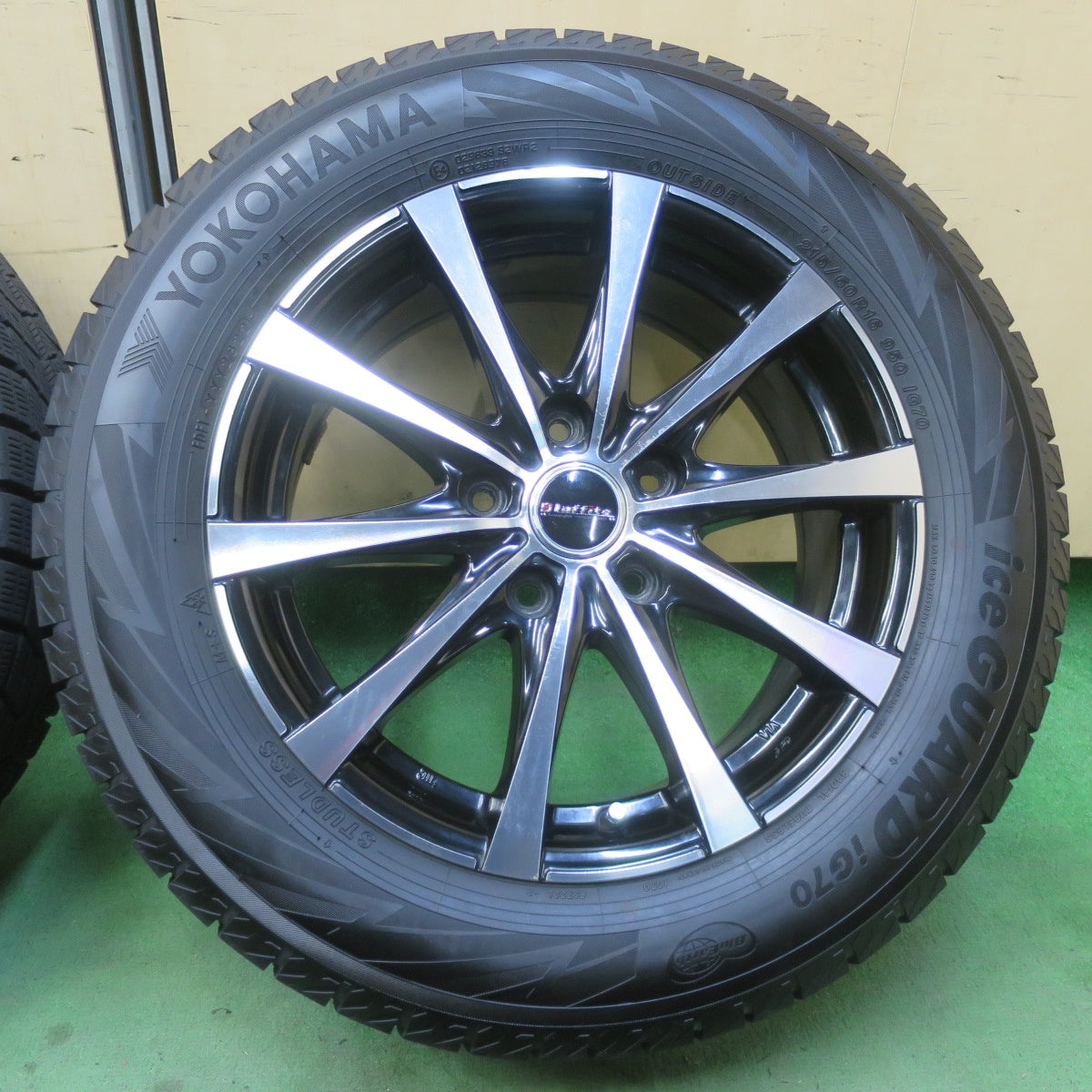 バリ溝！22年！9.5分★スタッドレス 215/60R16 ヨコハマ アイスガード iG70 Laffite ラフィット 16インチ PCD114.3/5H★6021304イス