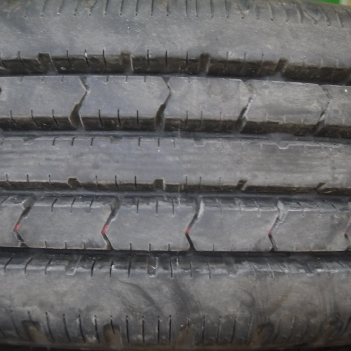 [送料無料] バリ溝！24年！9.5分★トラック タイヤ 205/80R17.5 120/118N ブリヂストン R202 17.5インチ★5013103Hノタ