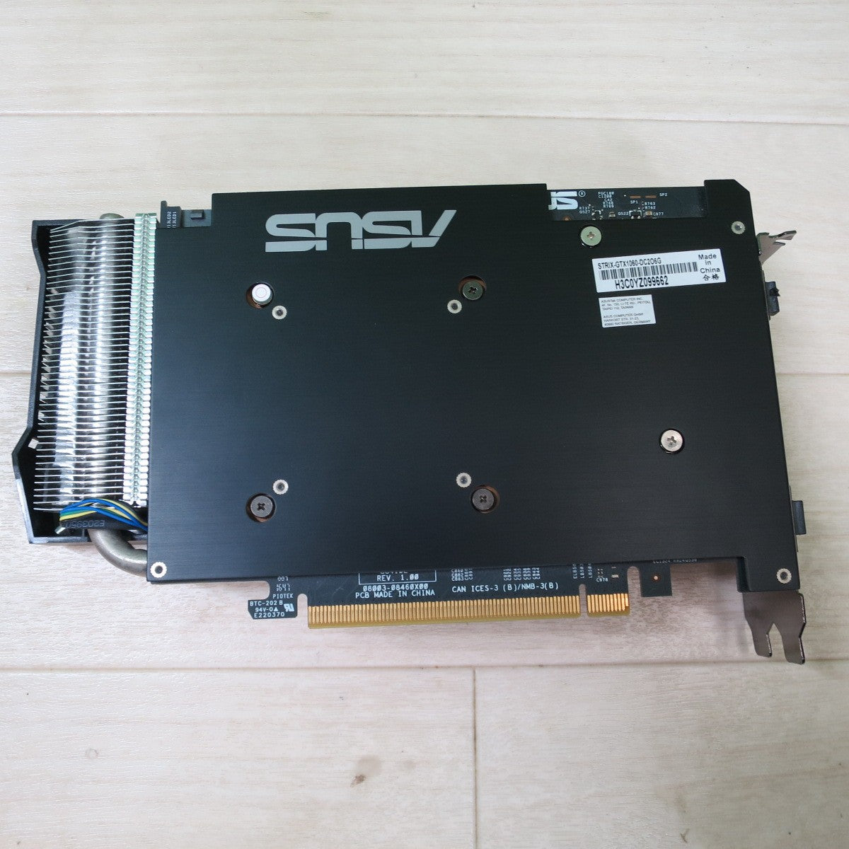 [送料無料] キレイ☆ASUS グラフィックボード ビデオカード STRIX-GTX1060-DC2O6G PC 周辺 機器 現状品☆
