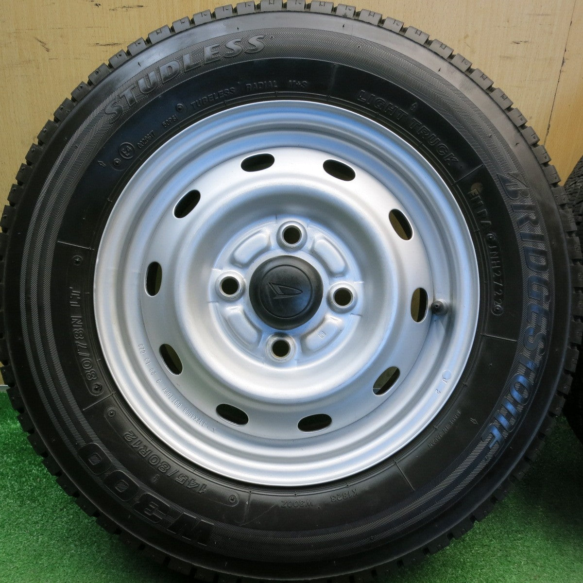キレイ！22年◎ダイハツ ハイゼット 等 純正 スチール 145/80R12 80/78N スタッドレス ブリヂストン W300 12インチ PCD100/4H◎6081411HAス