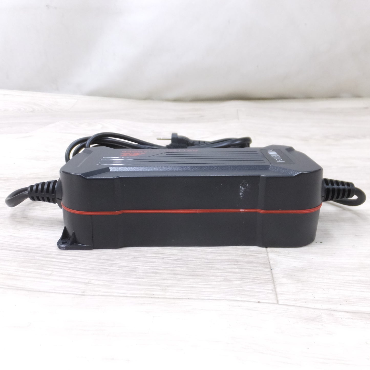 [送料無料] ◆AZ バッテリー チャージャー ACH-200 リチウム  鉛 バッテリー 充電器 12V 2～28Ah対応◆