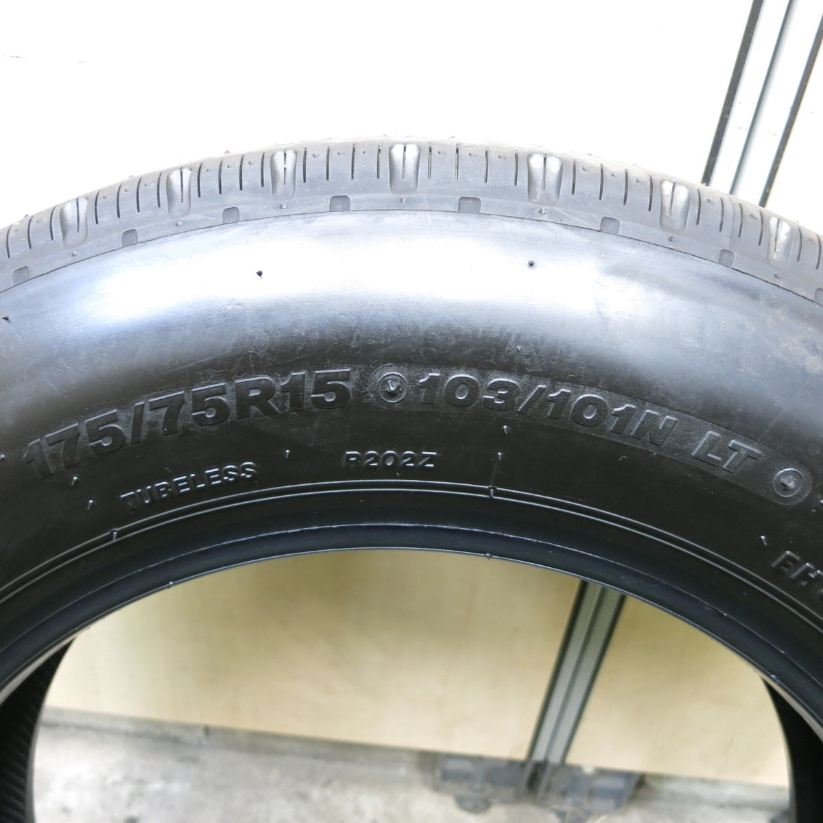 新車外し！24年！1本☆トラック タイヤ 175/75R15 103/101N